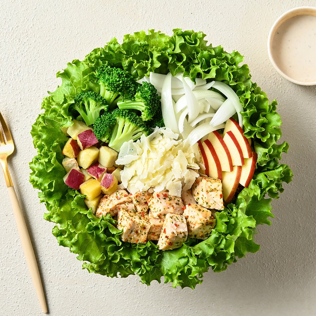 『北海道産チーズとハーブチキンの冬野菜サラダ』