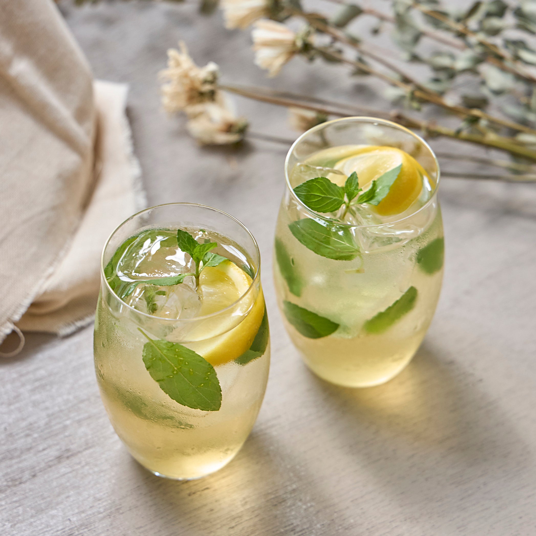 ジャスミンティーとライチのワインモヒート ¥715