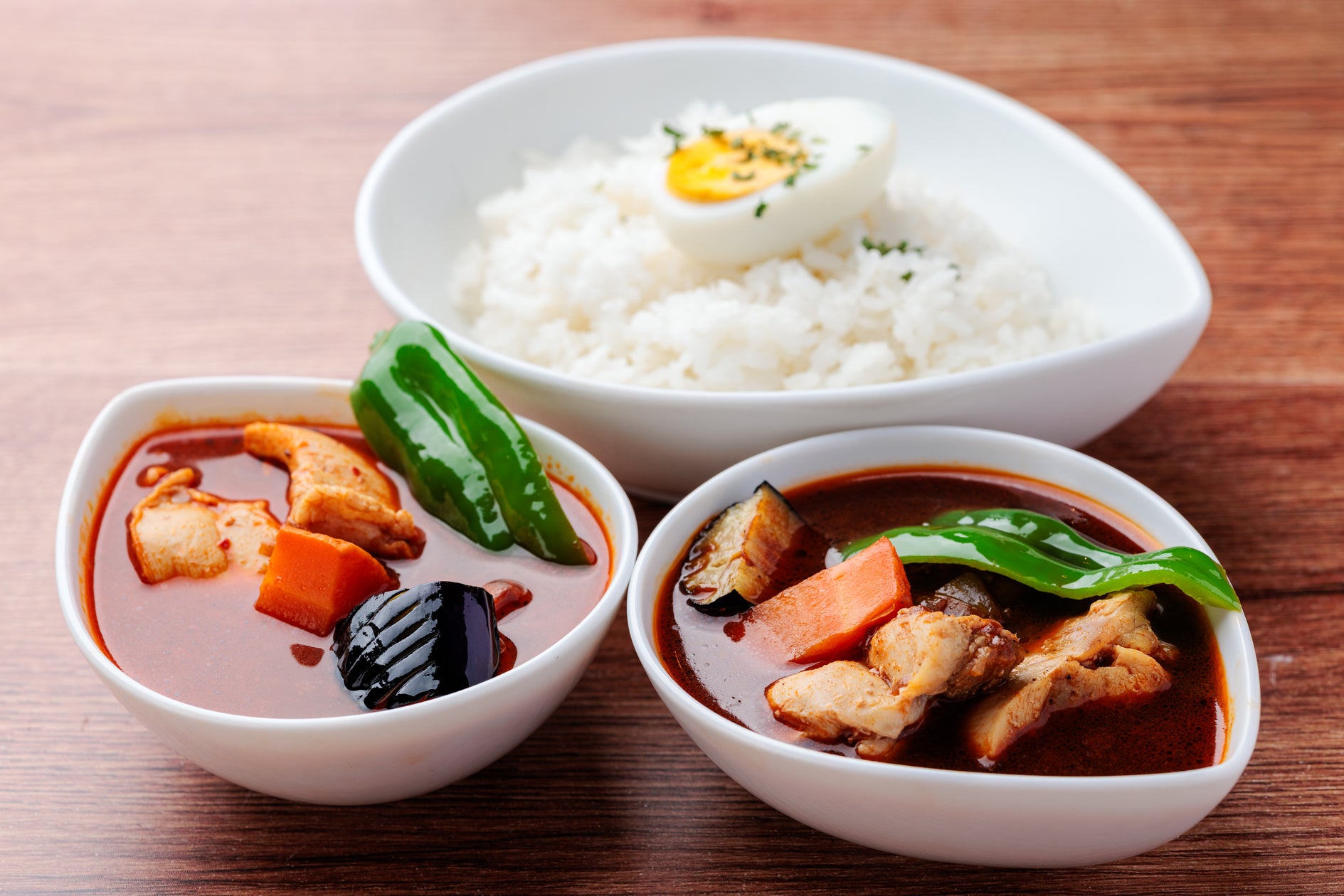 神田カレーグランプリ史上初W受賞の実力店、下北沢に新展開