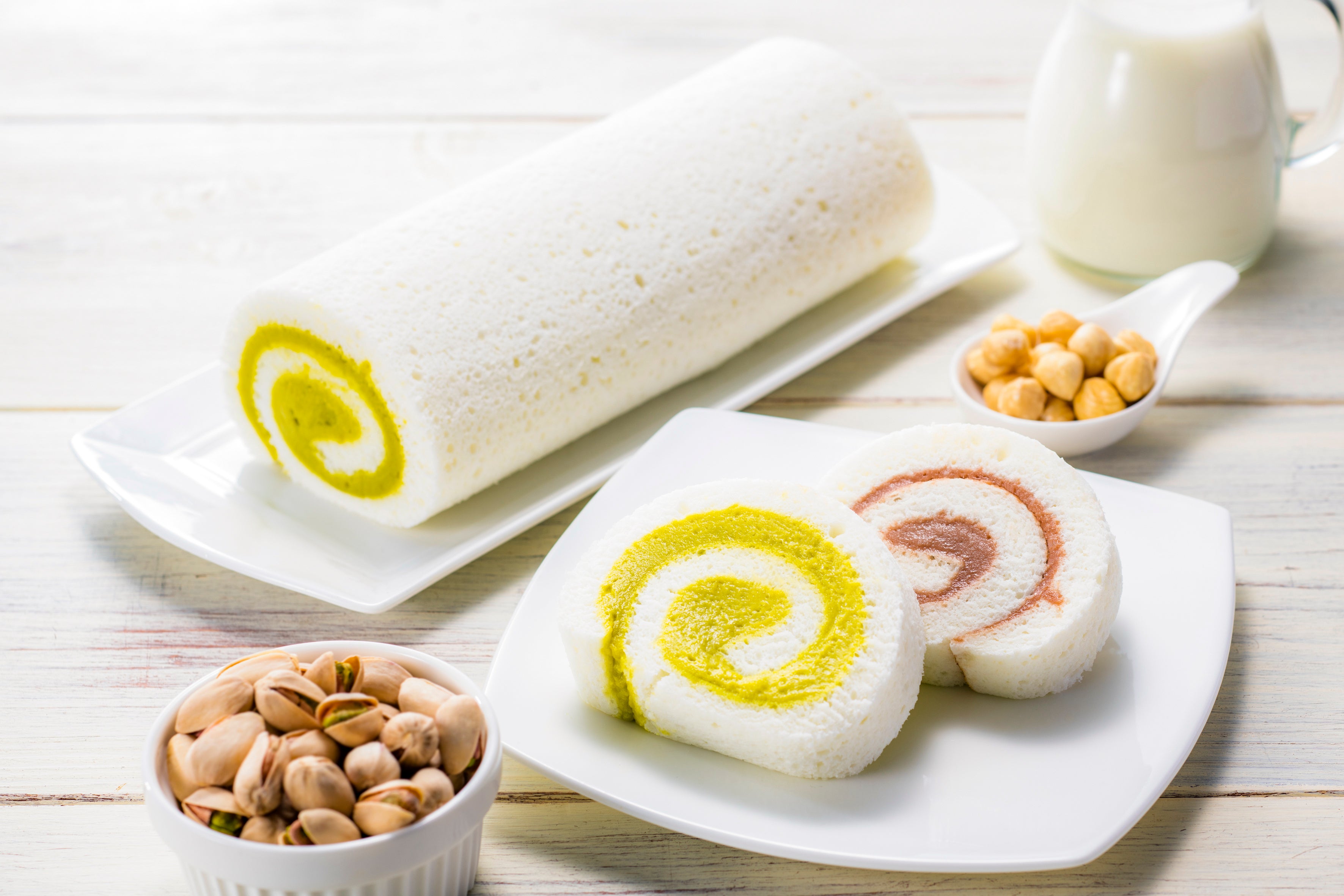 北のグルメハンター 本田大助と白い恋人のishiyaが共同開発したロールケーキ 白いロールケーキ ピスタチオ ヘーゼルナッツクリーム 石屋製菓株式会社のプレスリリース