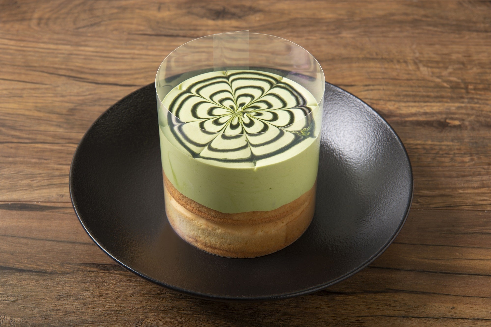 フィルムをはがすとクリームが広がり、 まさにムービージェニックな一品。