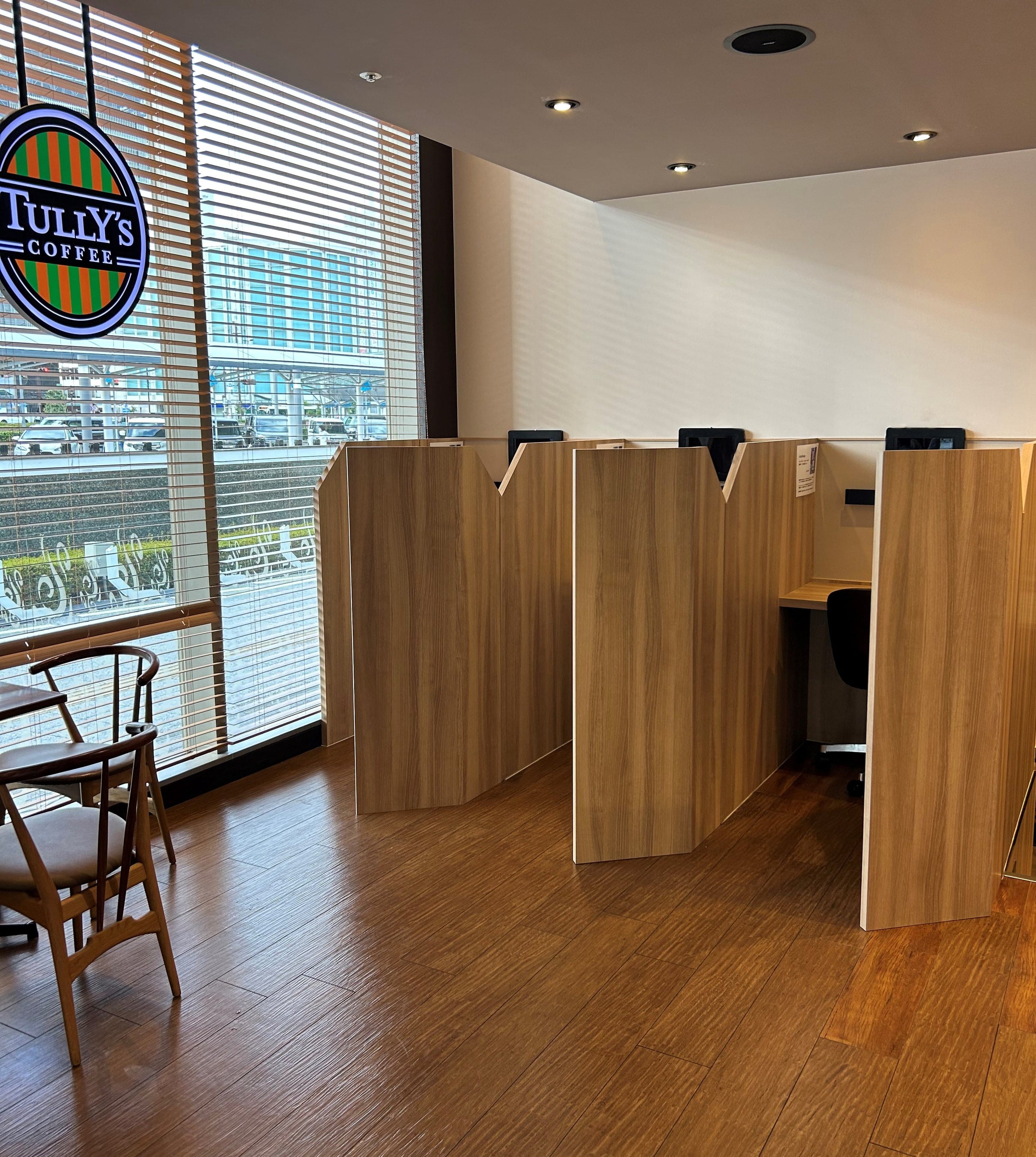 図）ワークスペースへのタブレットの設置イメージ