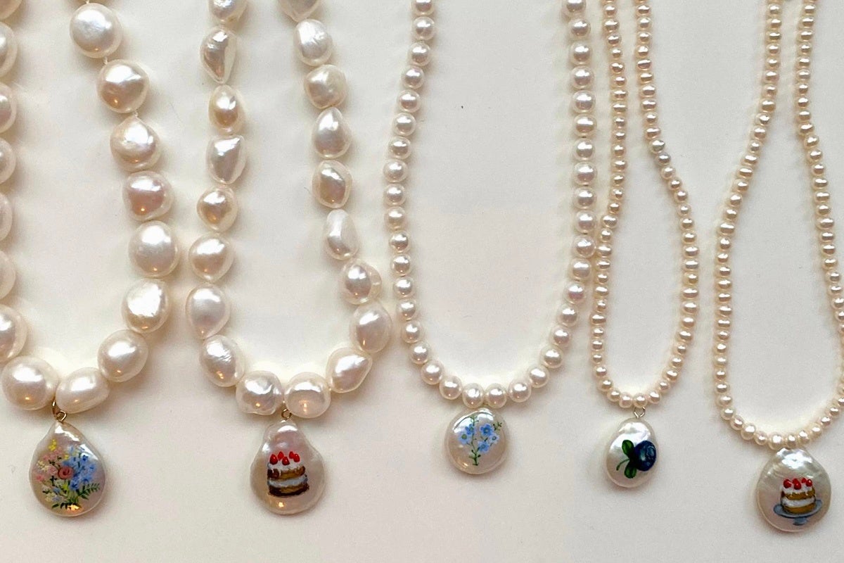 ハンドペイントパールネックレス（45cm）30,800円から（アイーダインパクト）