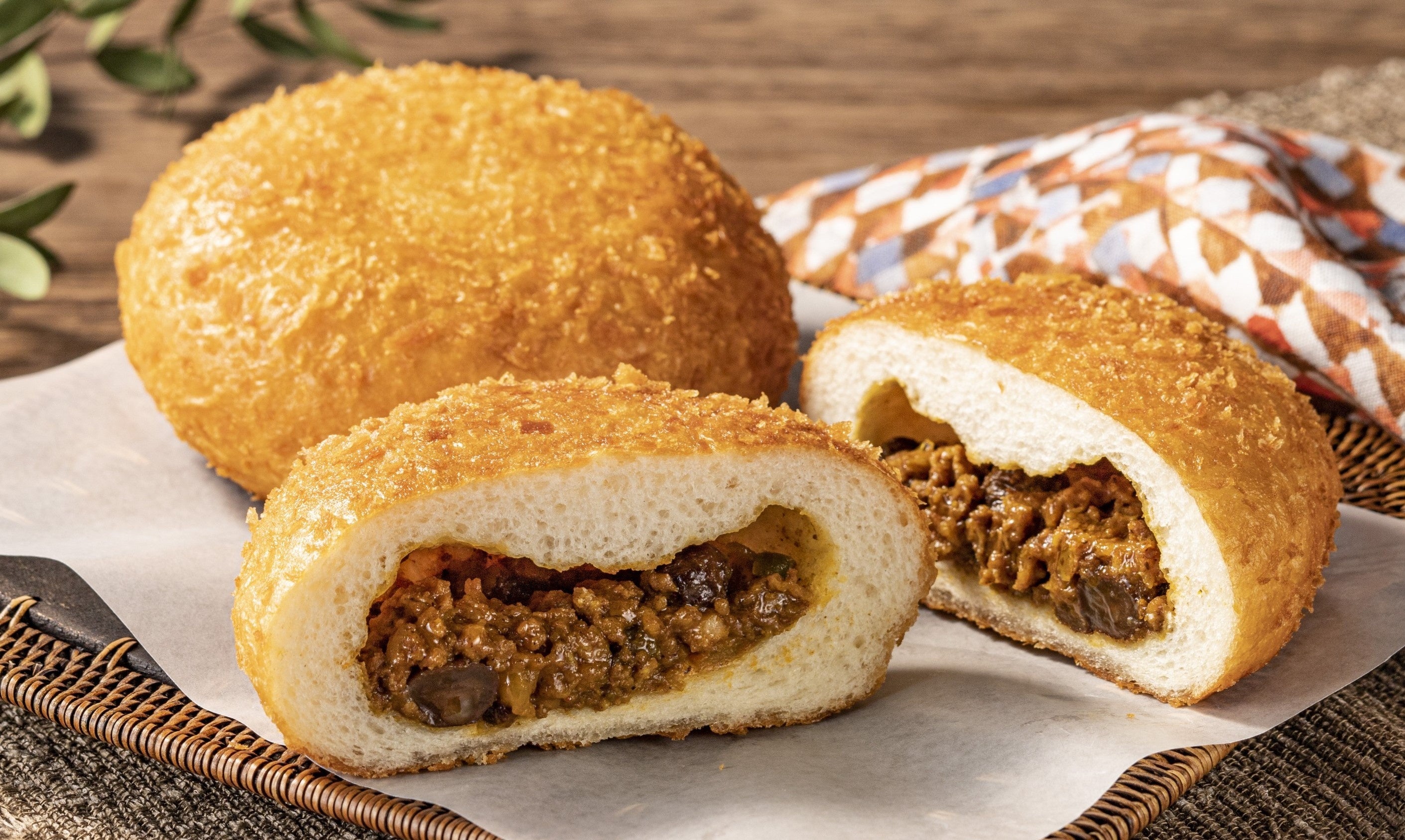 オーベルジーヌ監修キーマカレーパン