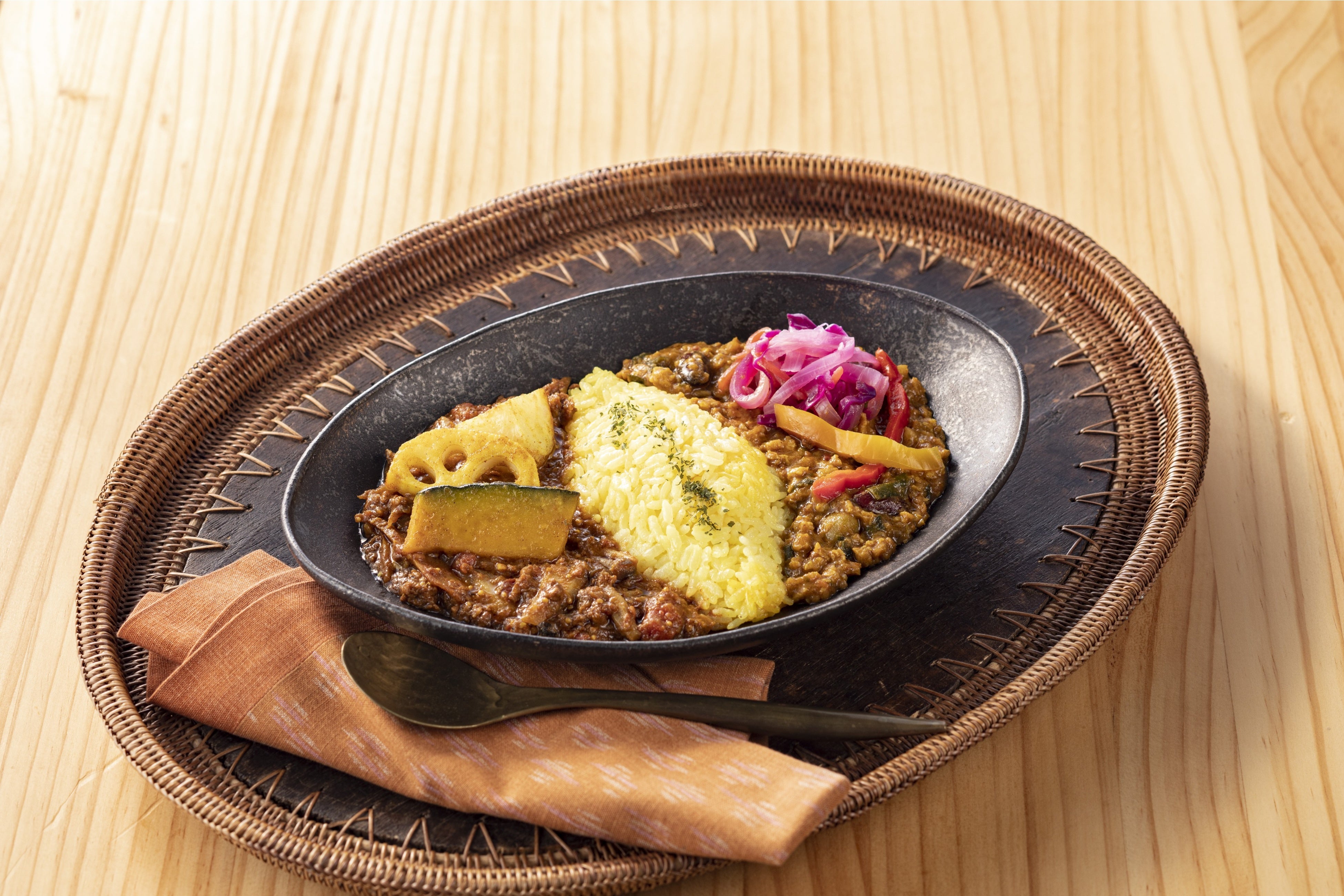 旧ヤム邸監修2種キーマと野菜のあいがけカレー