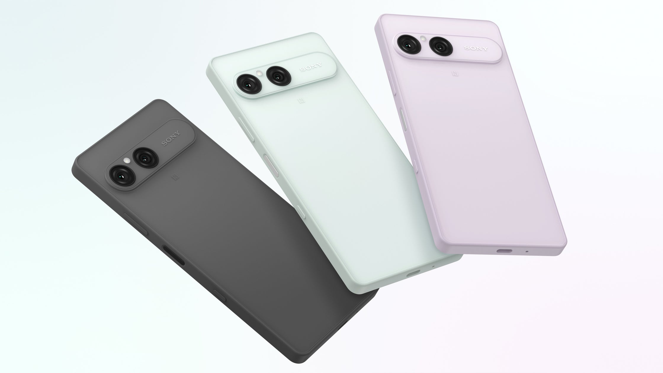 ソニーストア限定、「ハローキティ」コラボレーショングッズがセットになったスマートフォンとヘッドホンを発売