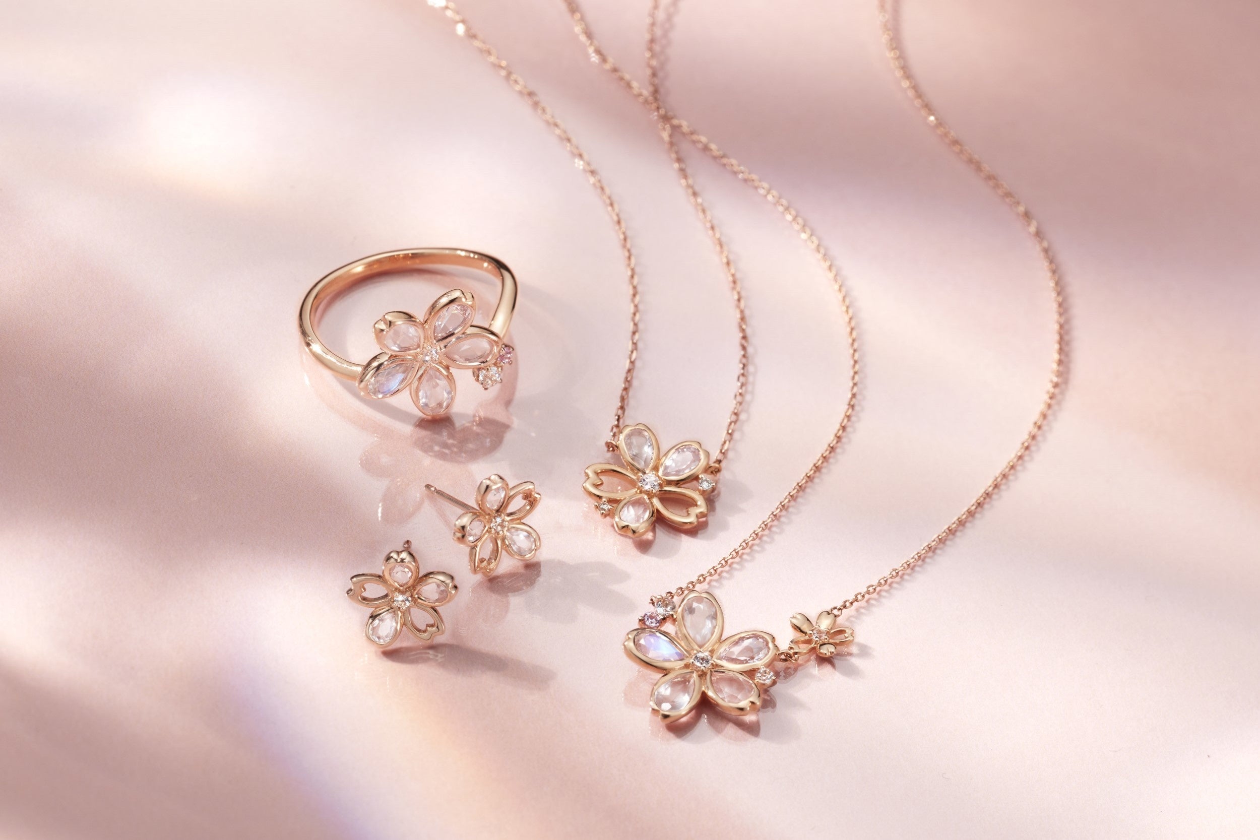 【TIFFANY \u0026 CO.】花をかたどったネックレス