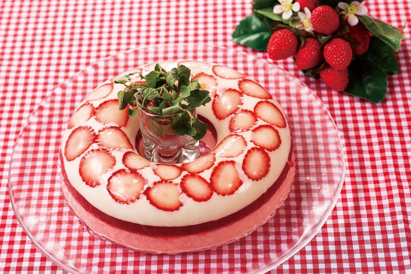 「苺と赤ワインとスパイスのムース」