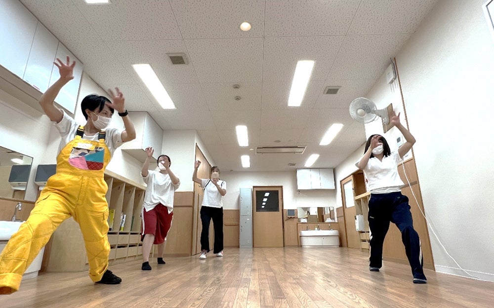 保育者とプロダンサーが共に学び、知識と技術を高め合う空間。