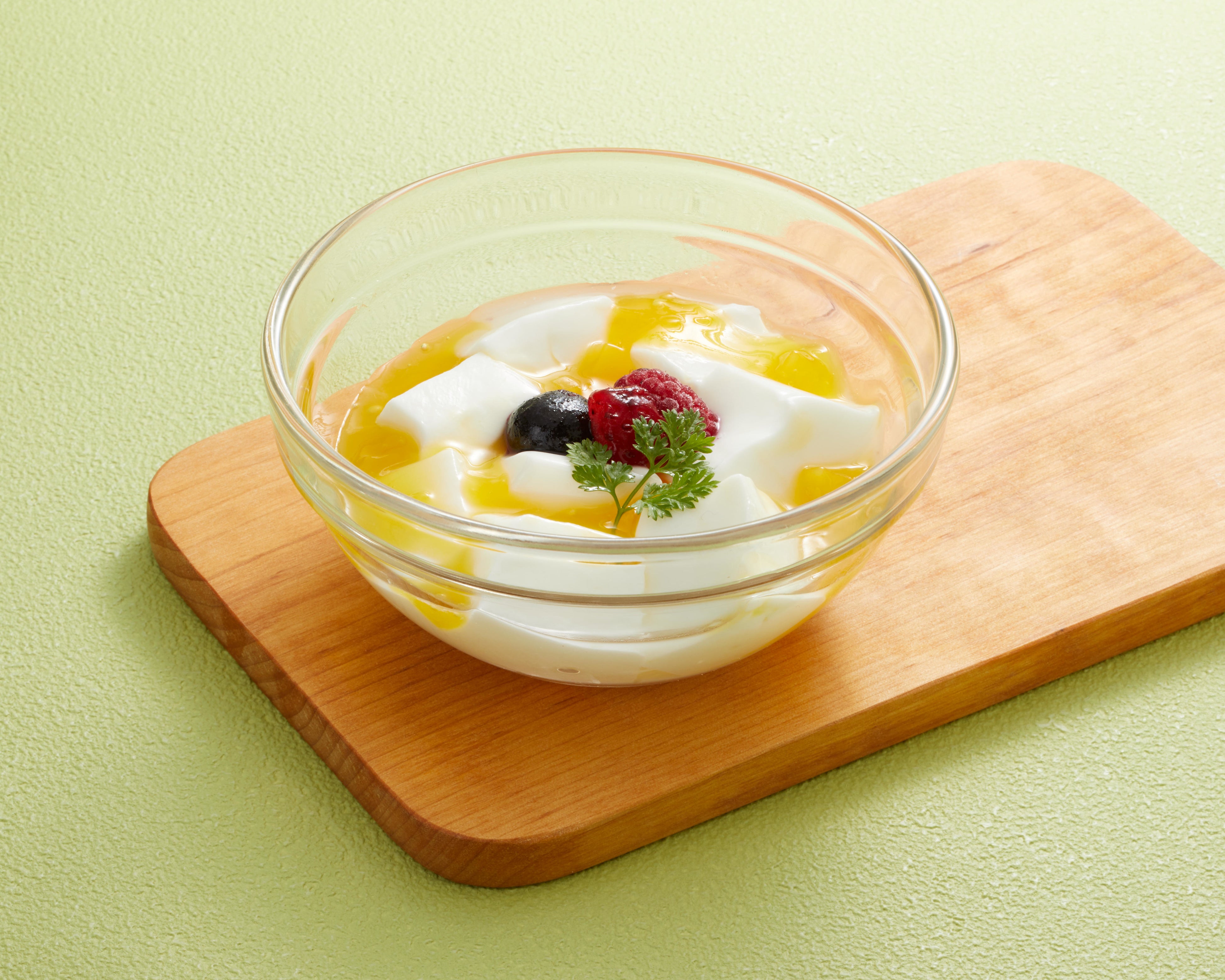 杏仁豆腐マンゴーソースがけ　３２８円