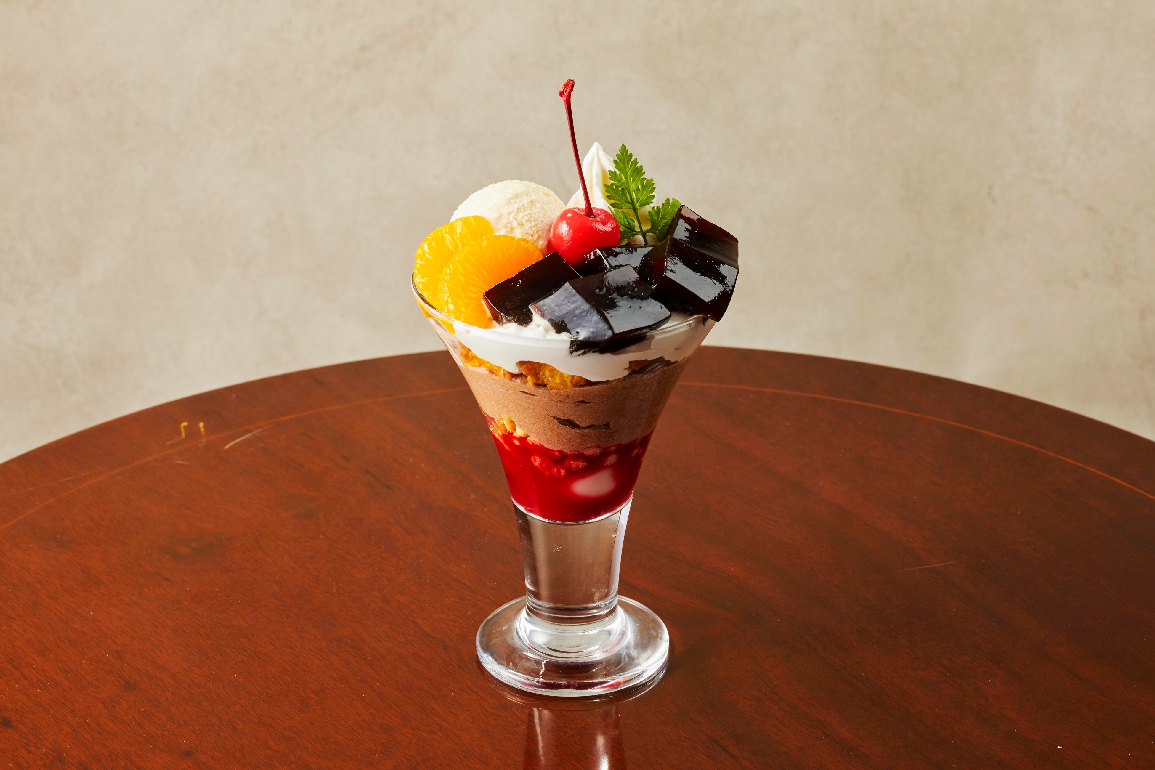 ■純喫茶の珈琲ゼリーパフェ ６９９円(税込７６８円)