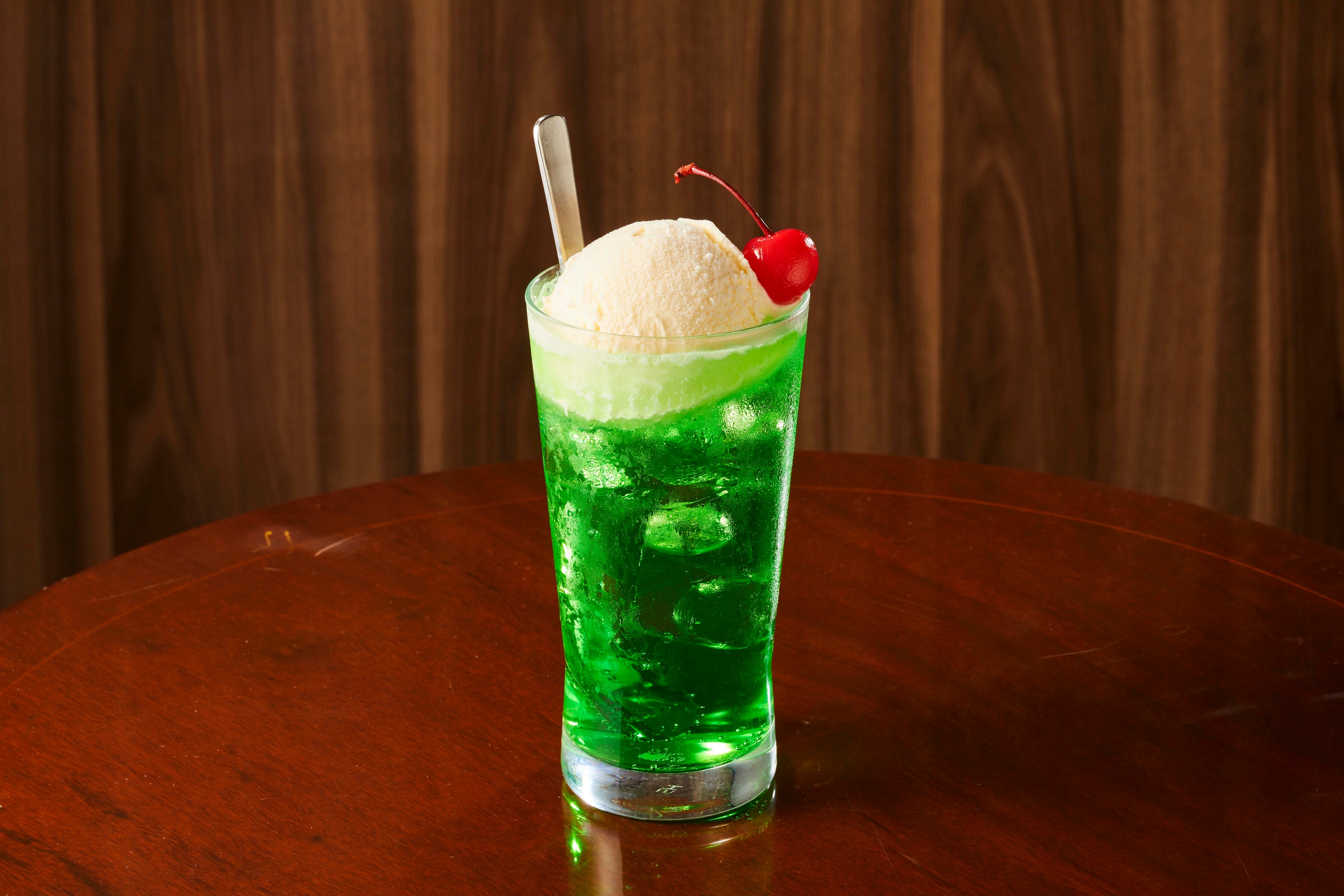 ■メロンクリームソーダ　３９９円(税込４３８円)