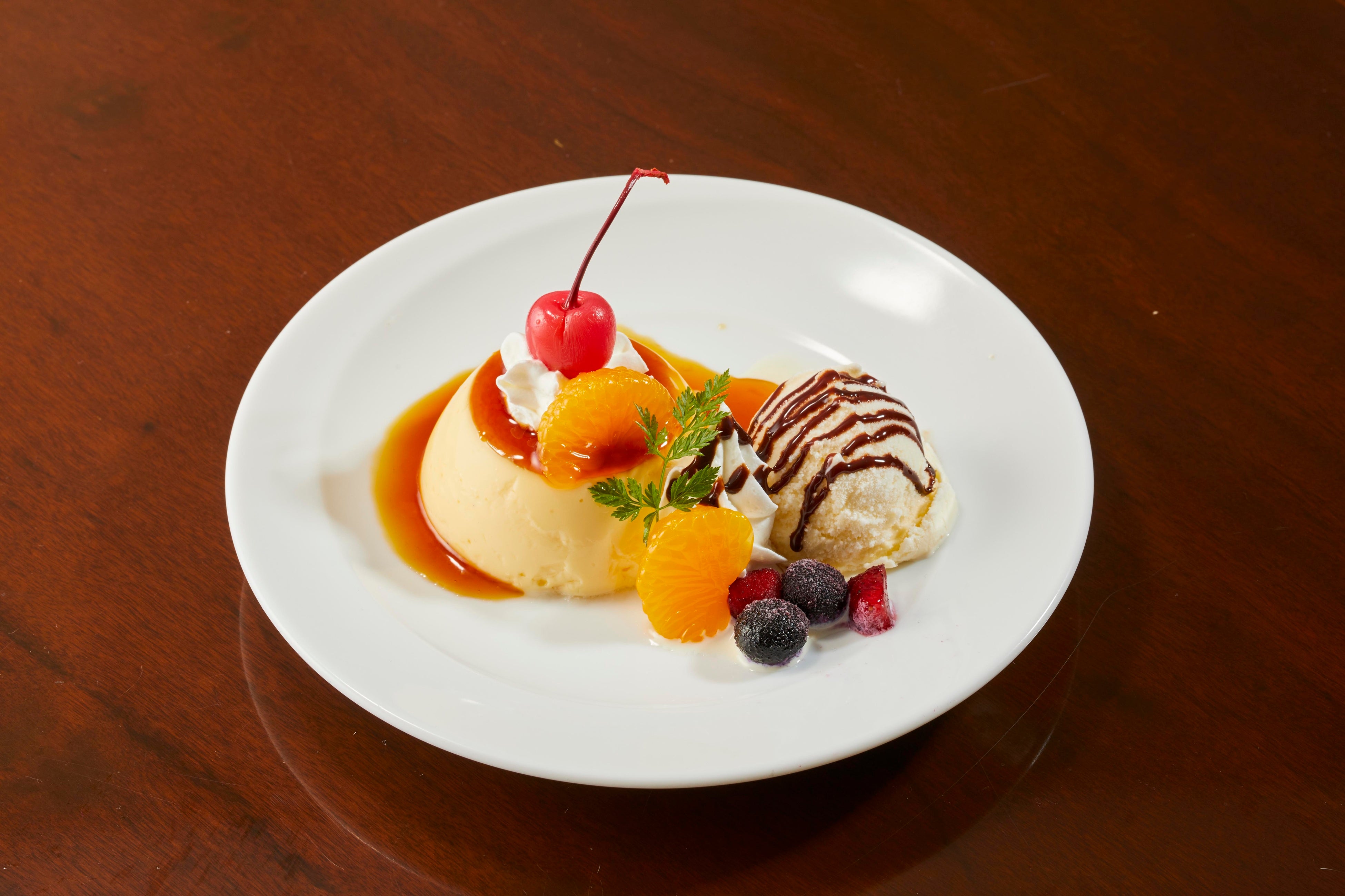 ■プリンアラモード　 ５９９円(税込６５８円)