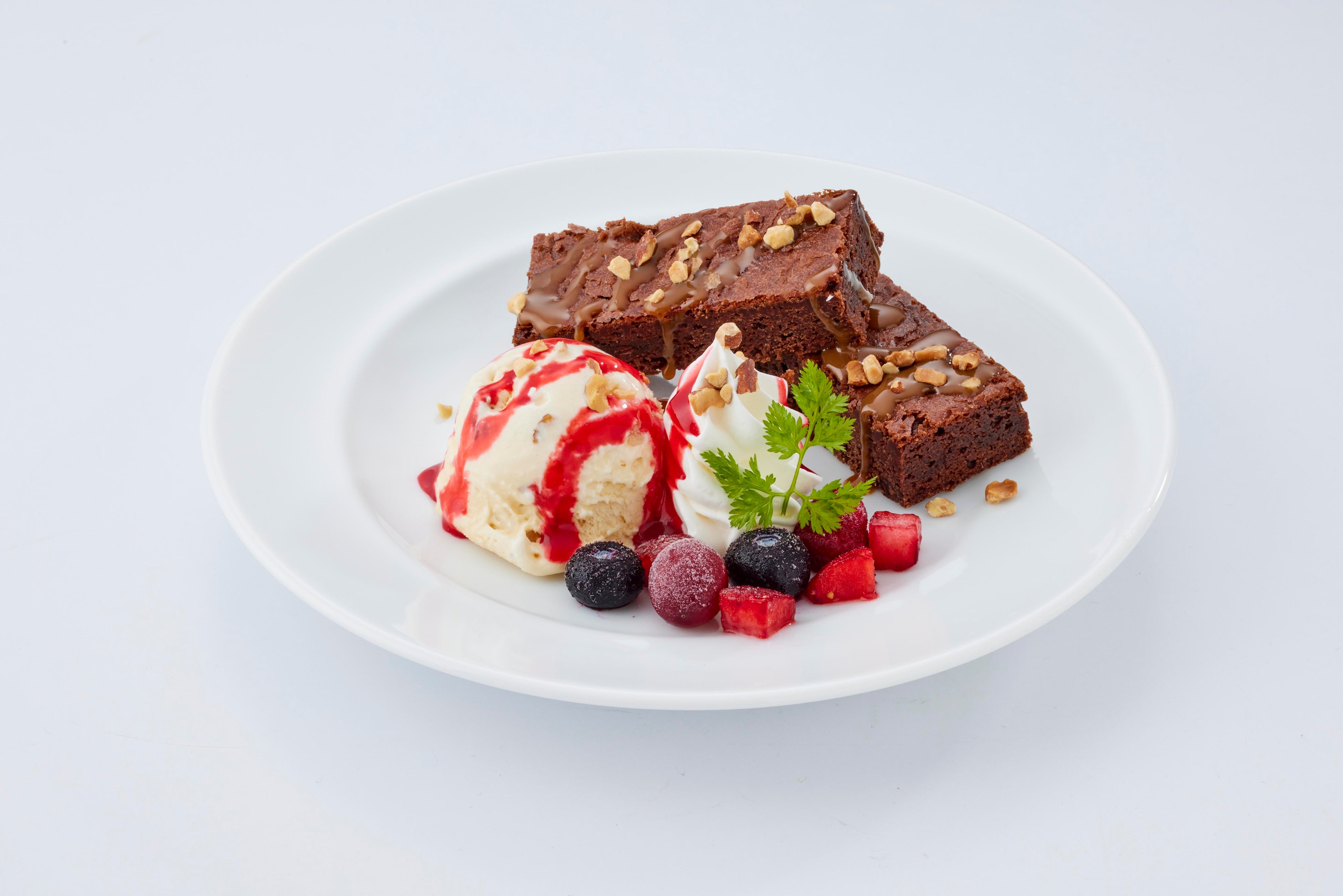 ブラウニー(焦がしバターキャラメルアイス添え)　３９９円(税込４３８円)