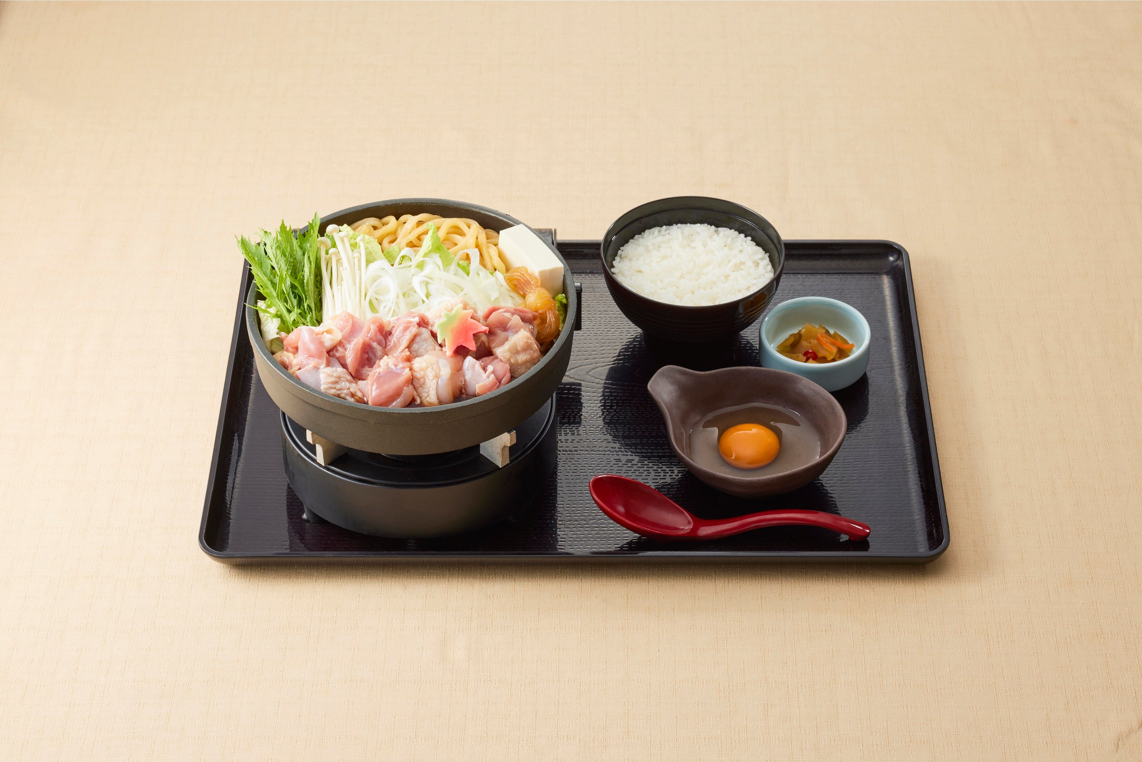 名古屋コーチンのすき焼き鍋定食　　１,７９９円(税込　１,９７８円)