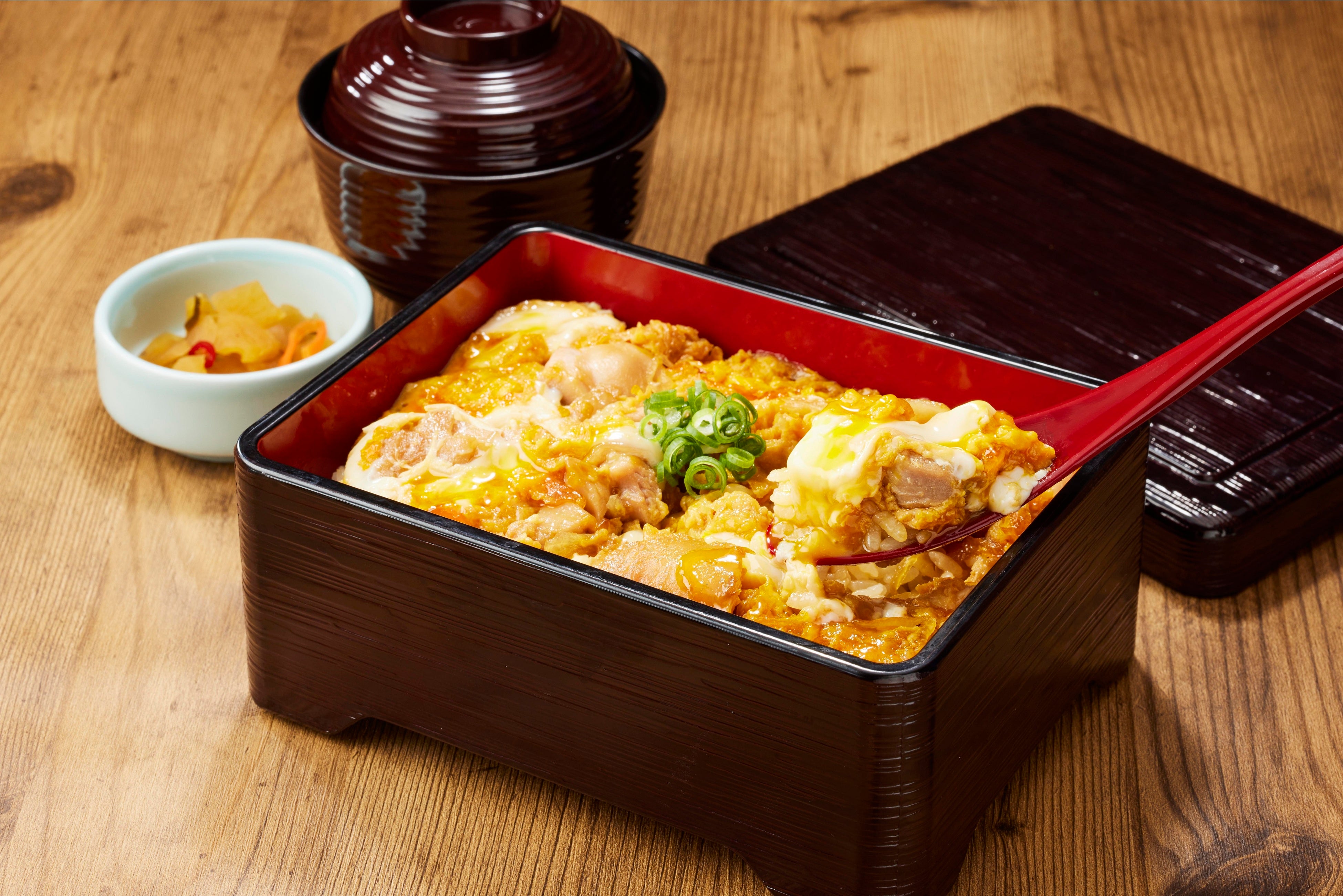 名古屋コーチンの親子重　  　　　　 １,２９９円(税込　１,４２８円)