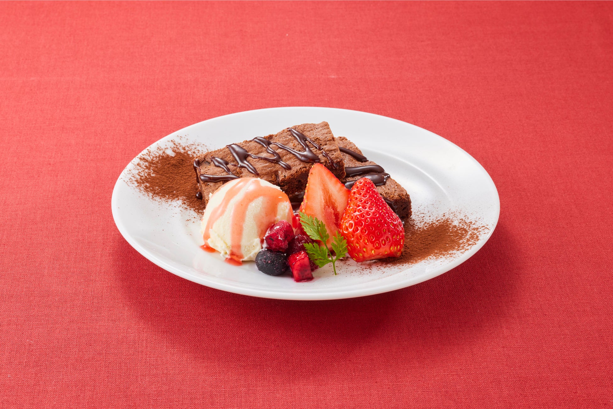 苺とベリーのブラウニー 499円(税込548円)