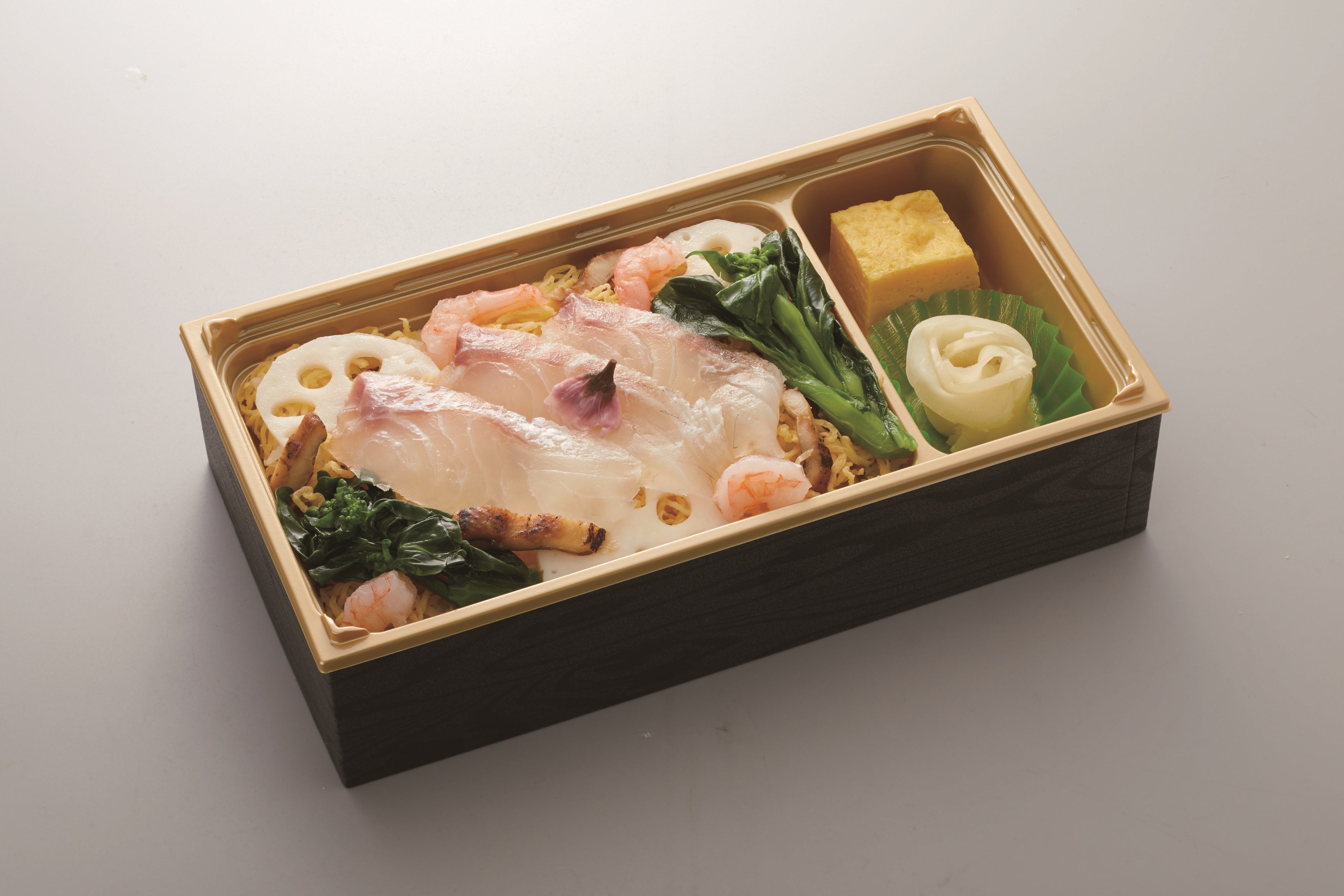 「真鯛の海鮮ちらし重」 　８６２円