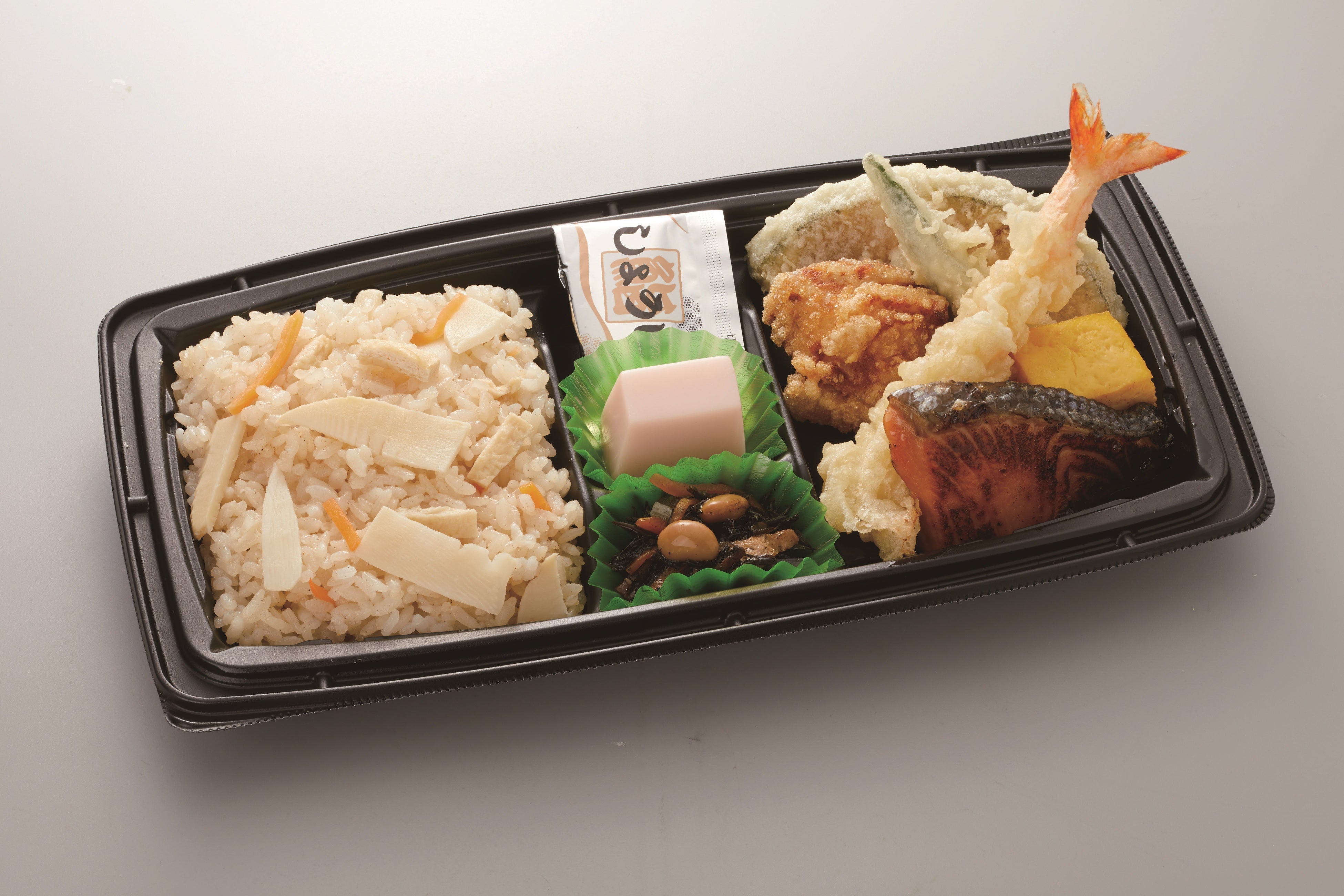 「春の行楽弁当(筍ごはん＆おかず詰合せ)」　 ９７０円