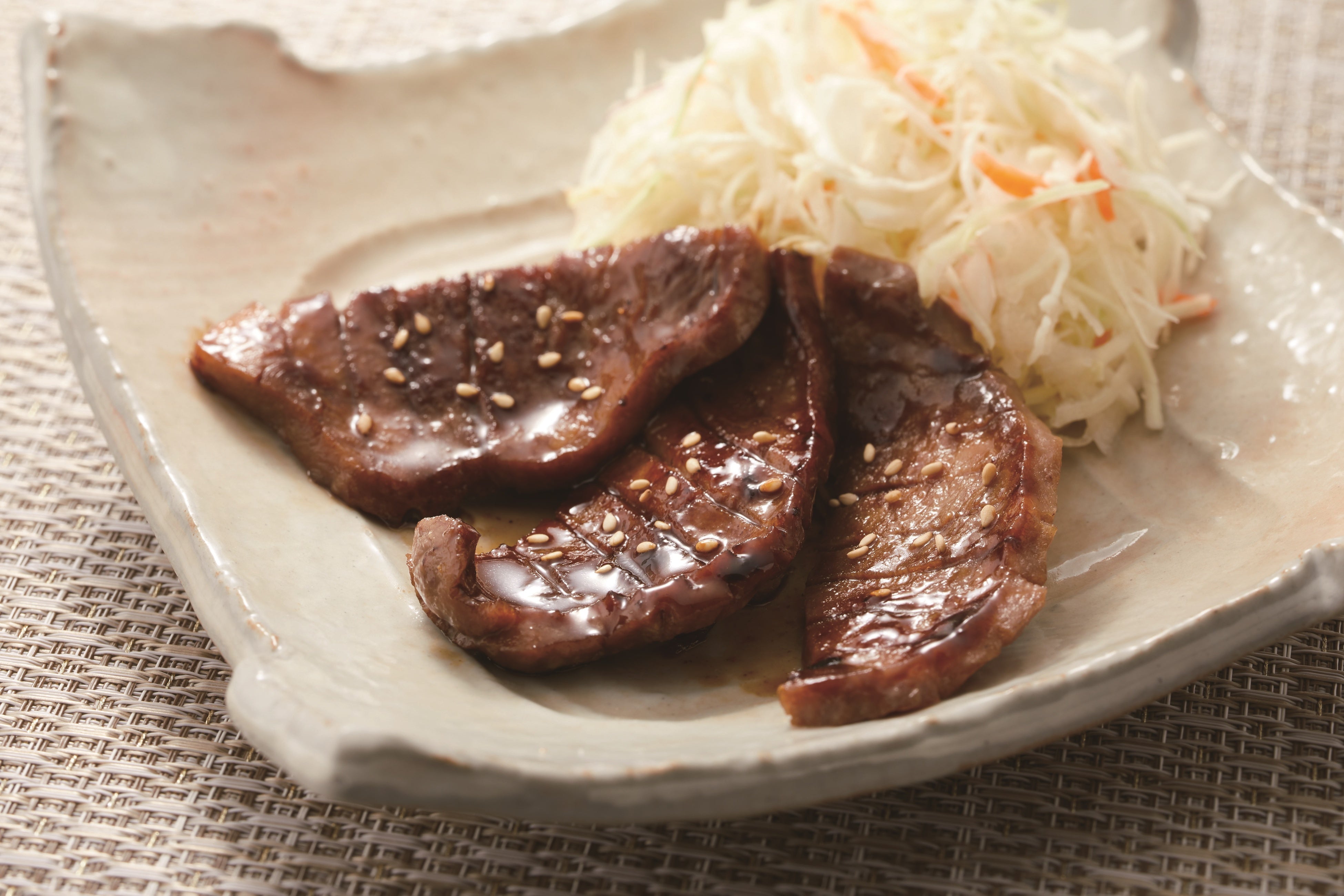 「厚切り 牛タン焼(３切)」　９９９円（税込１,０９８円）