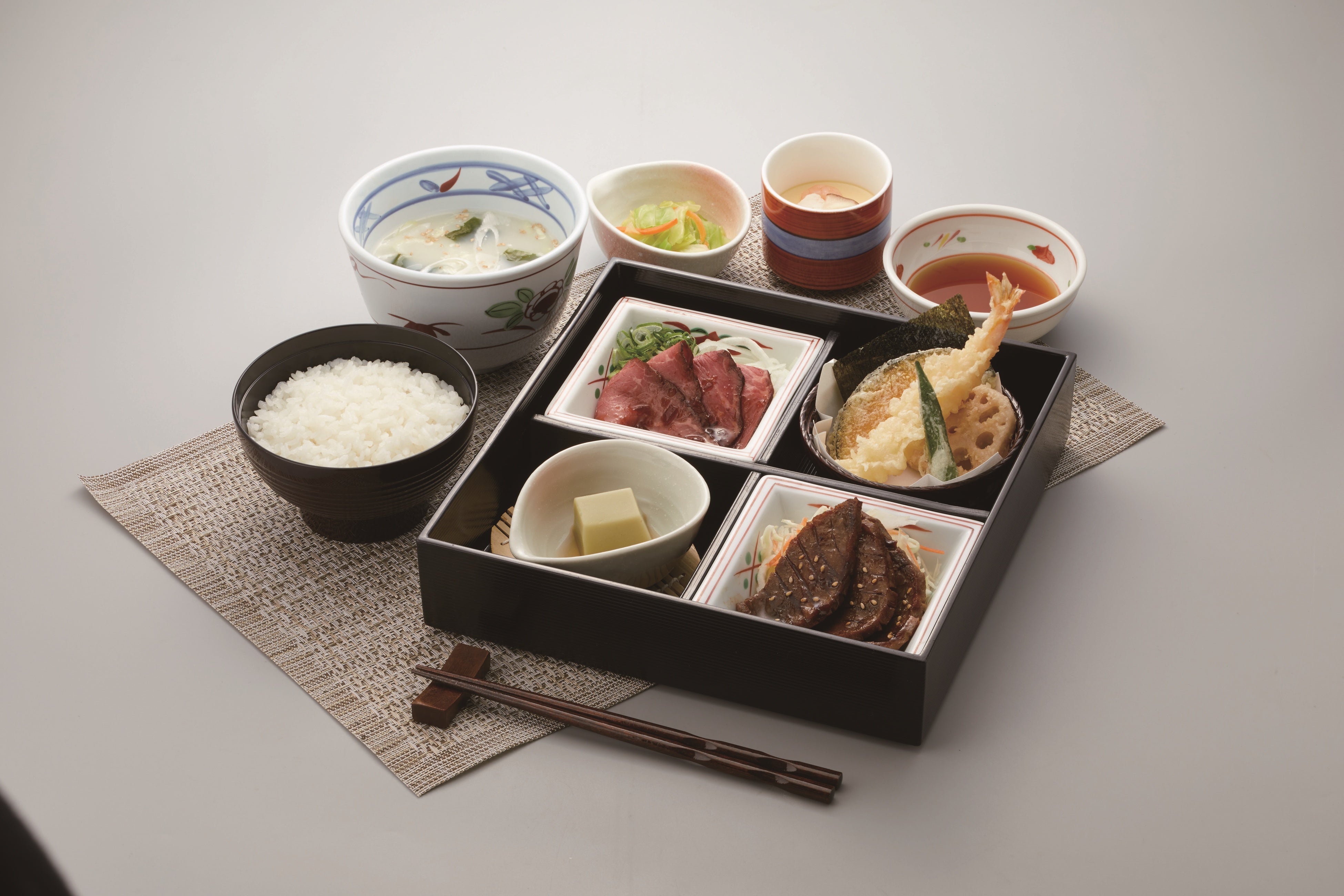 「厚切り 牛タン御膳」　１,７９９円（税込１,９７８円）