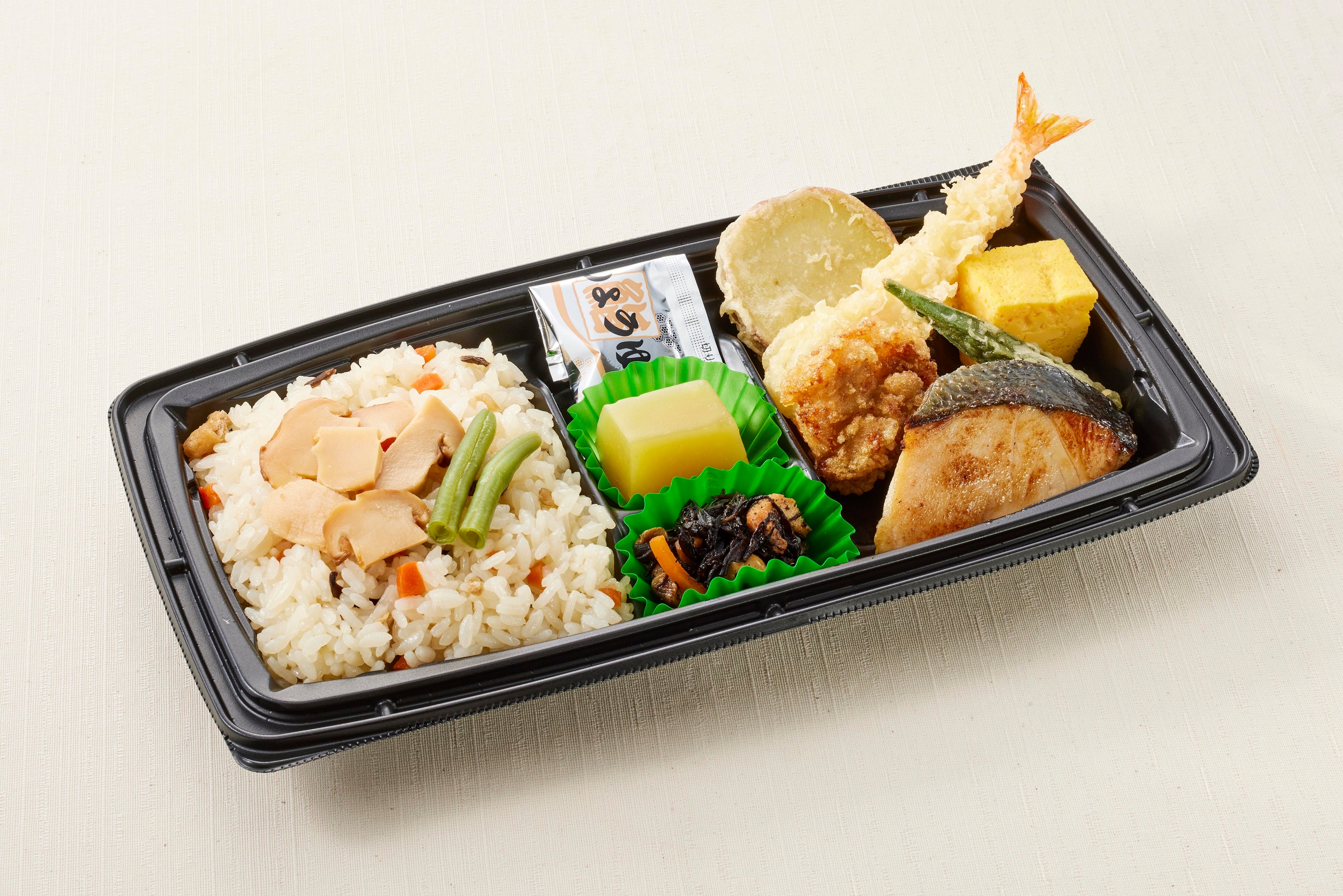 秋の行楽弁当　 １,０７８円