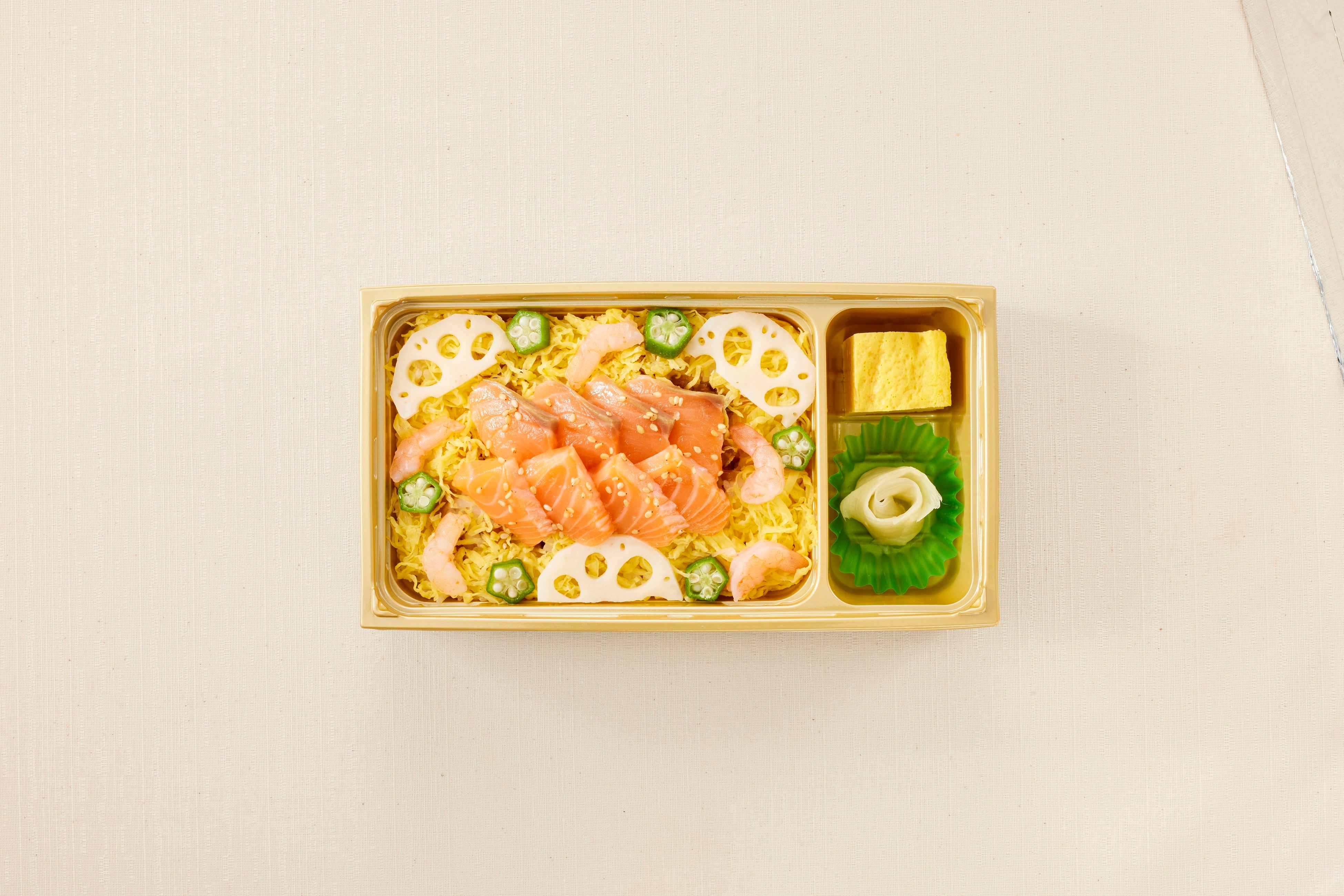 サーモンちらし重