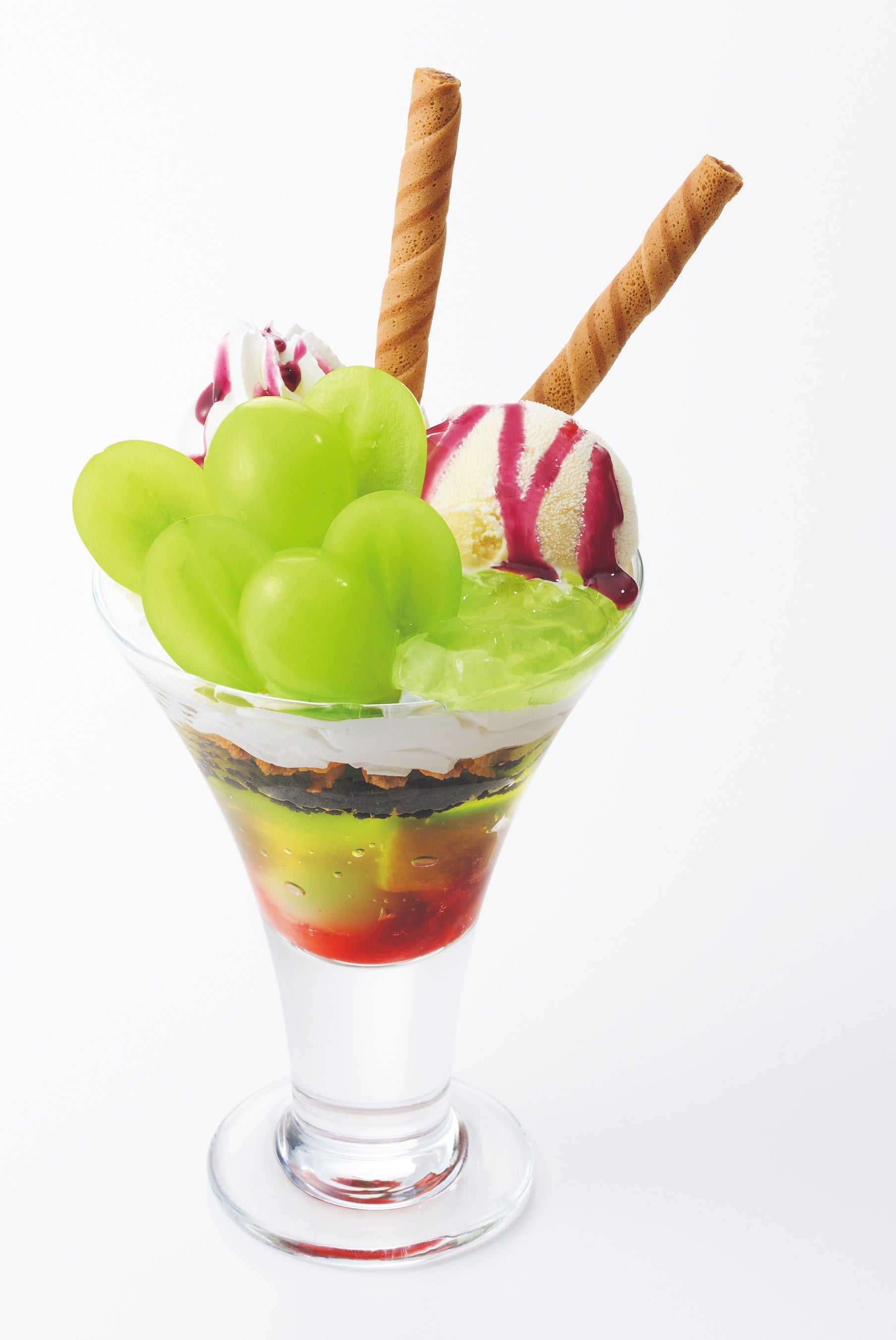 シャインマスカットパフェ　６９９円(税込７６８円)