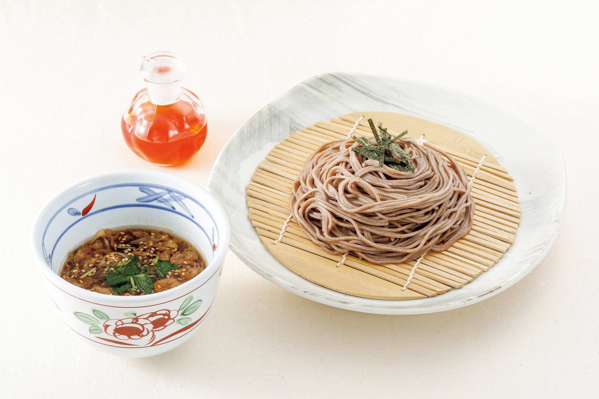牛カルビの温つけそば・うどん 1,098円 牛カルビの温つけそば・うどん 1,098円