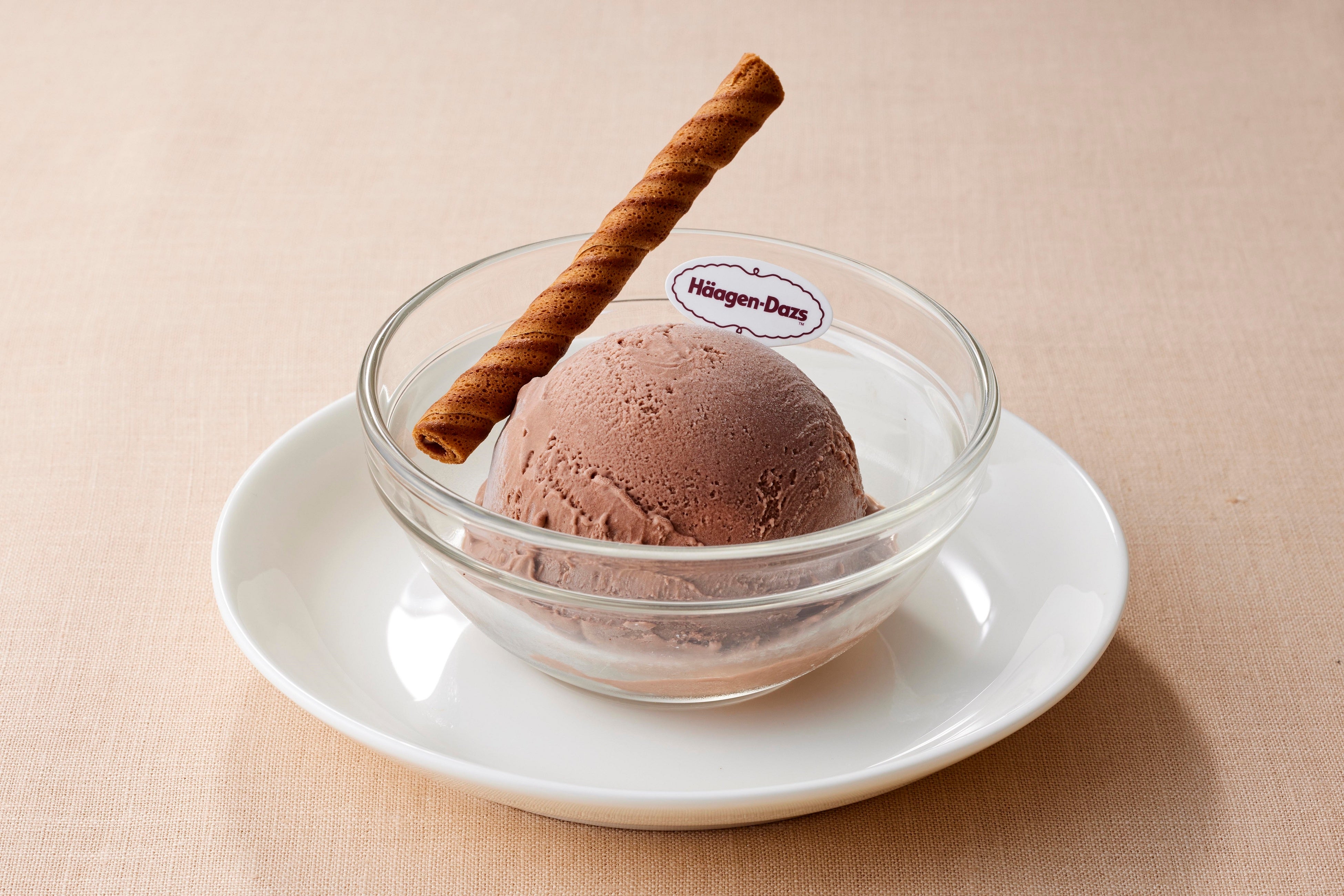 ハーゲンダッツ スイートチョコレート　　３９９円(税込４３８円)