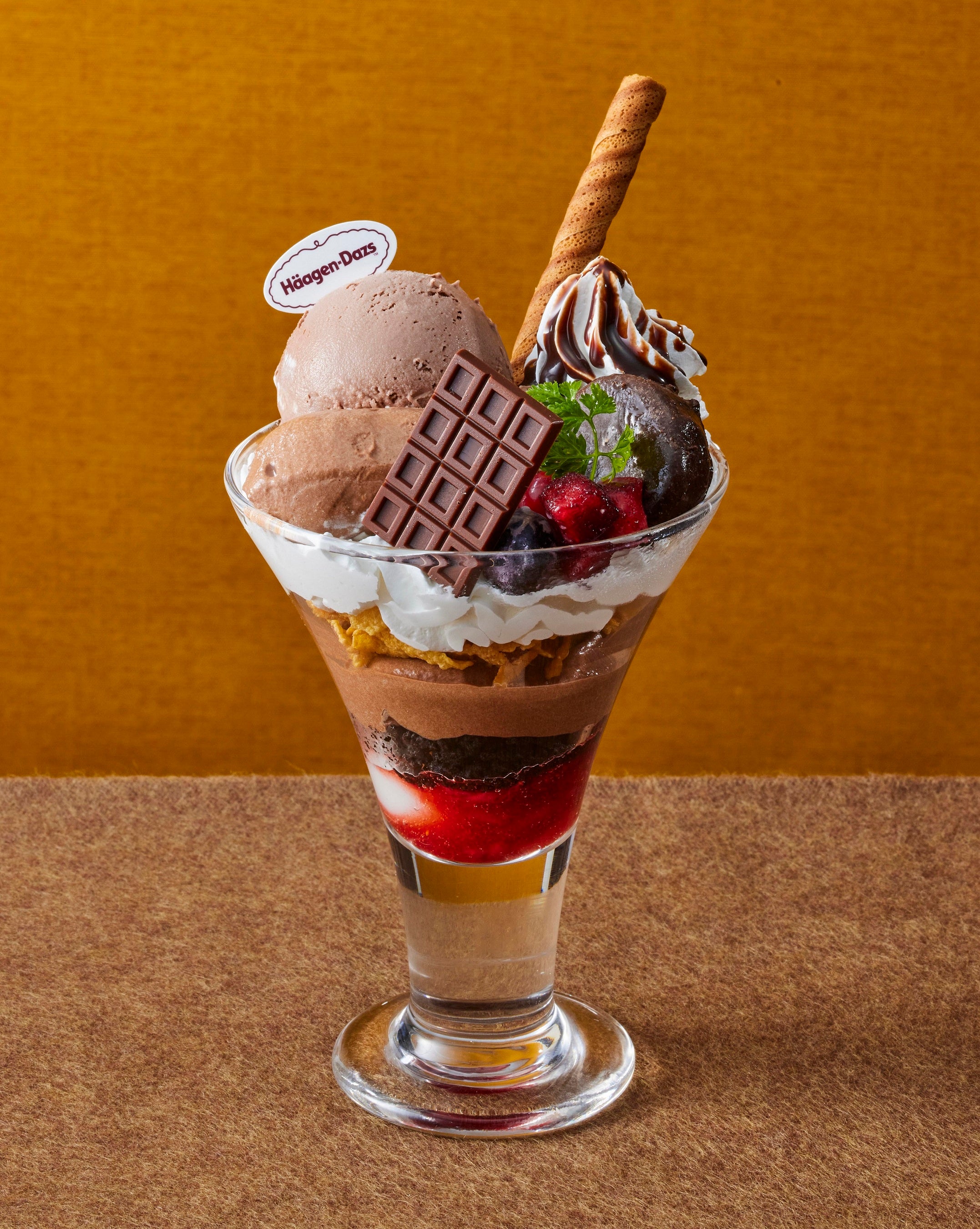 贅沢ショコラパフェ　　６９９円(税込７６８円)