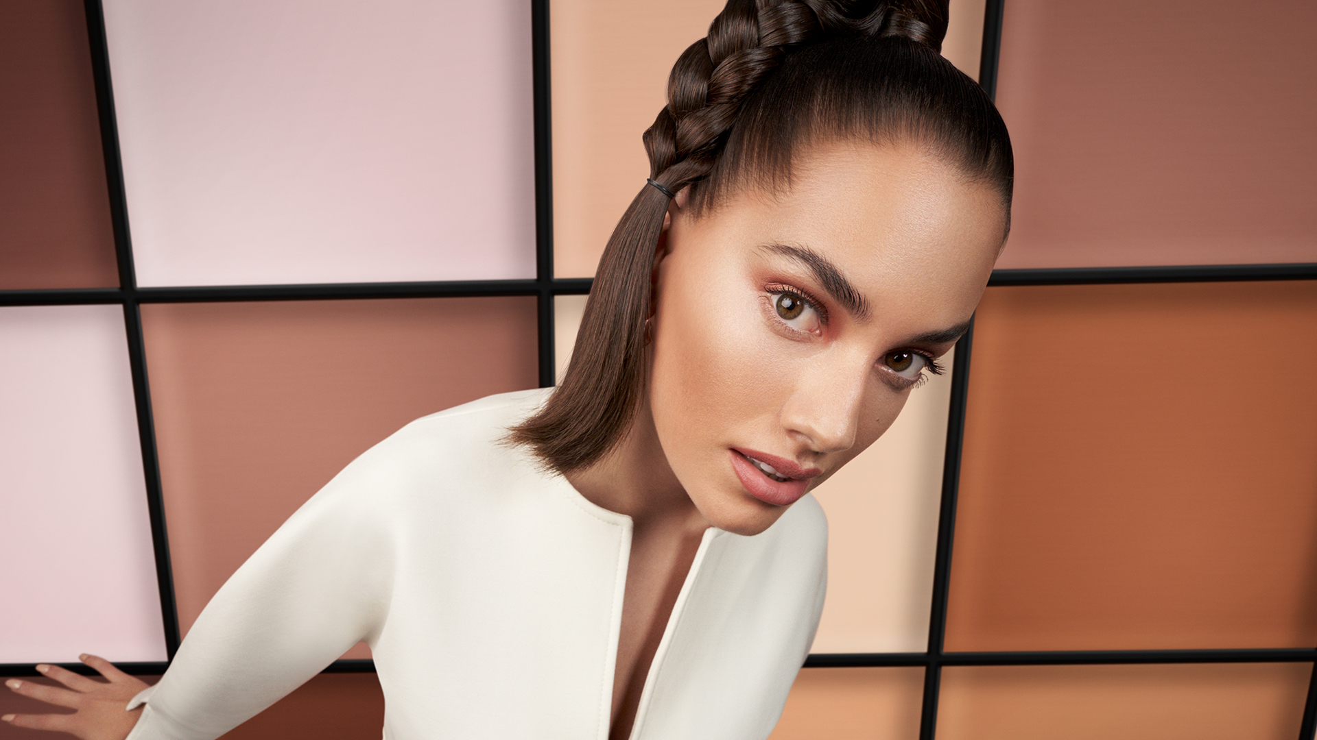 MAKE UP FOR EVER】誰でも簡単にプロ級の仕上がり！あらゆる人の骨格を