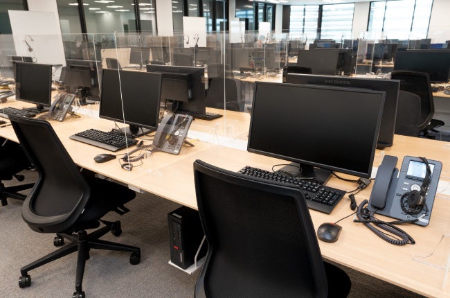 全席アクリルパーテーション設置