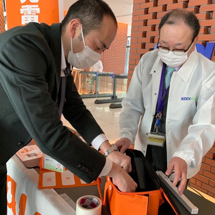 充電ブース設置訓練の様子