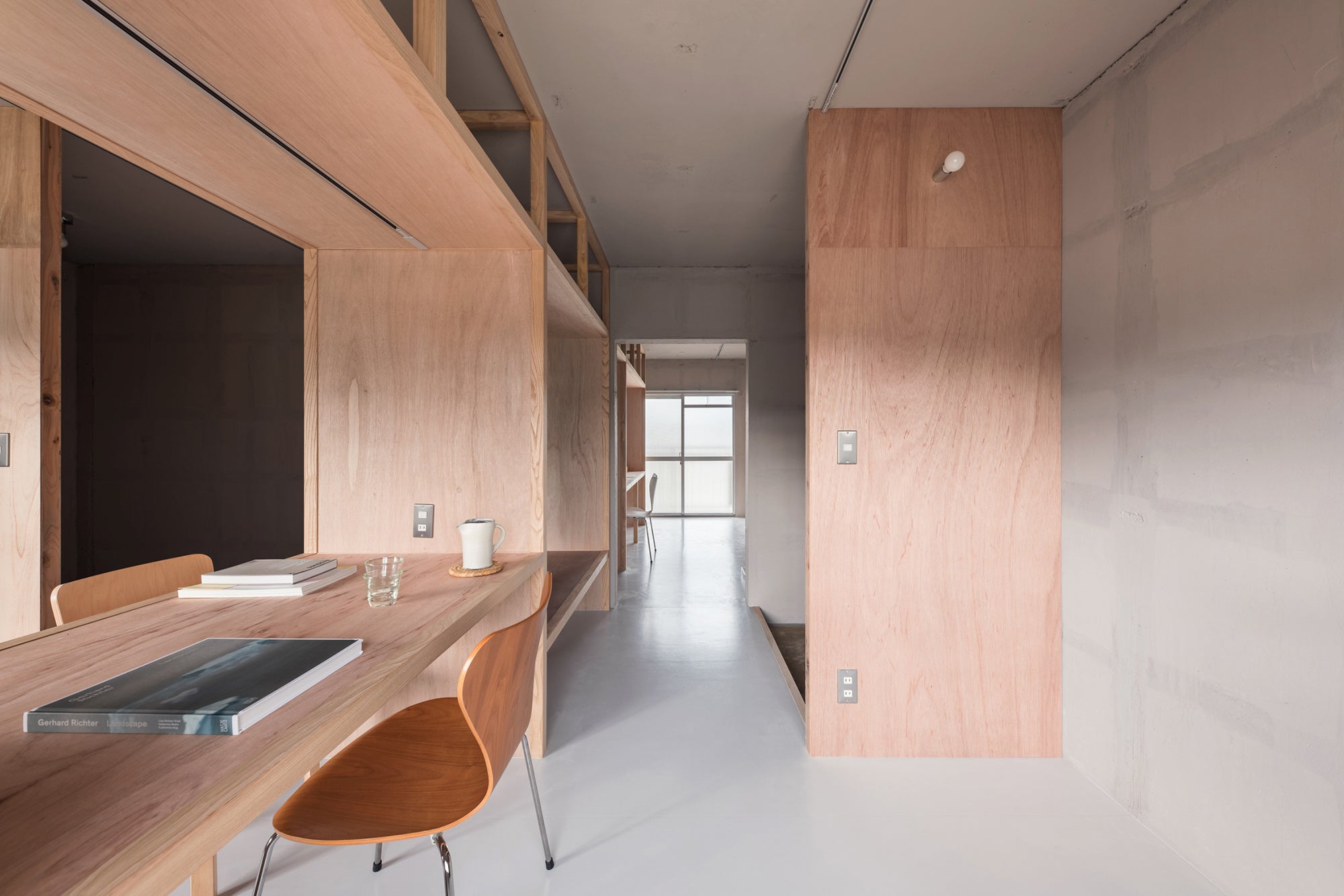 『ニコイチ』家族の重なりをみつける　室内写真