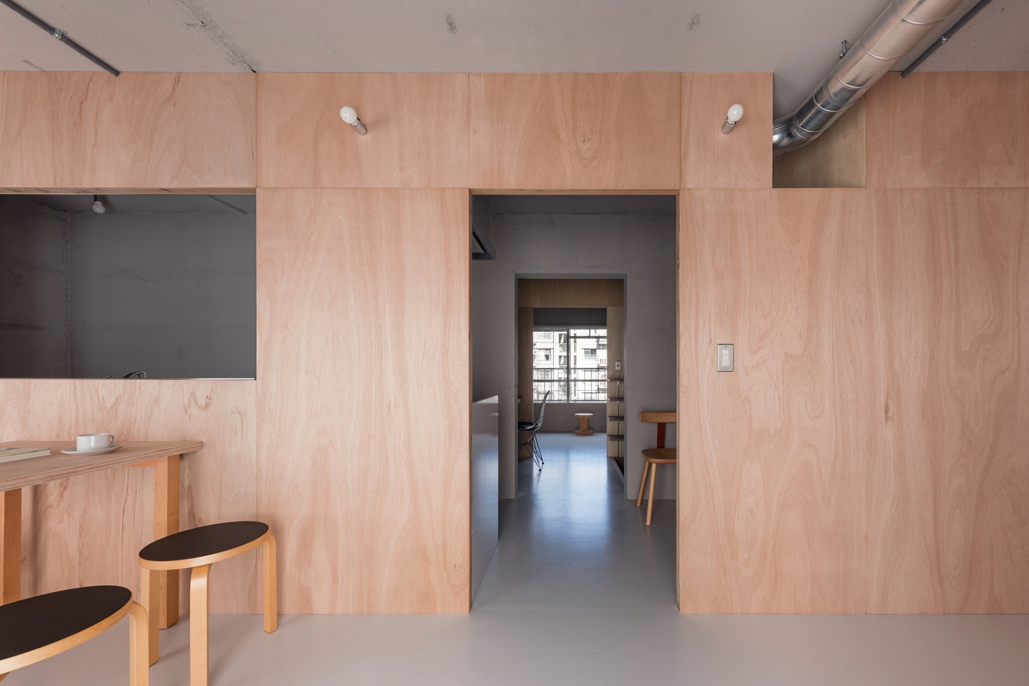 『ニコイチ』家族の奥行きをみつける　室内写真