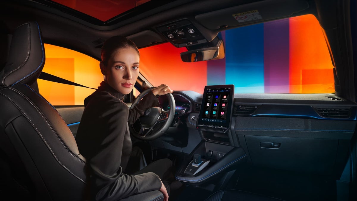 ルノー キャプチャー エスプリ アルピーヌに新フルハイブリッド E-TECH搭載モデル、158ps・24.5km/Lに進化して発売