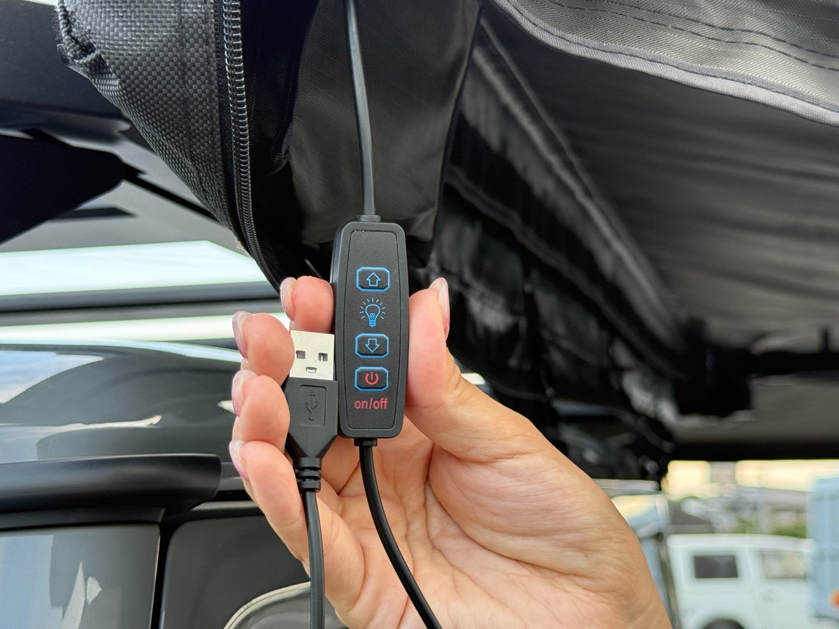 ジムニーやハスラーにも載る270度オーニング GIWORKSが超小型・軽量「NEW Lite 270度サイドオーニング」を展開