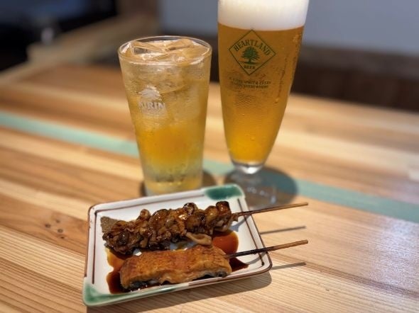 立呑み処ひろけい 価格:1,000円(税込み)①うなぎ串と肝串②お酒2杯