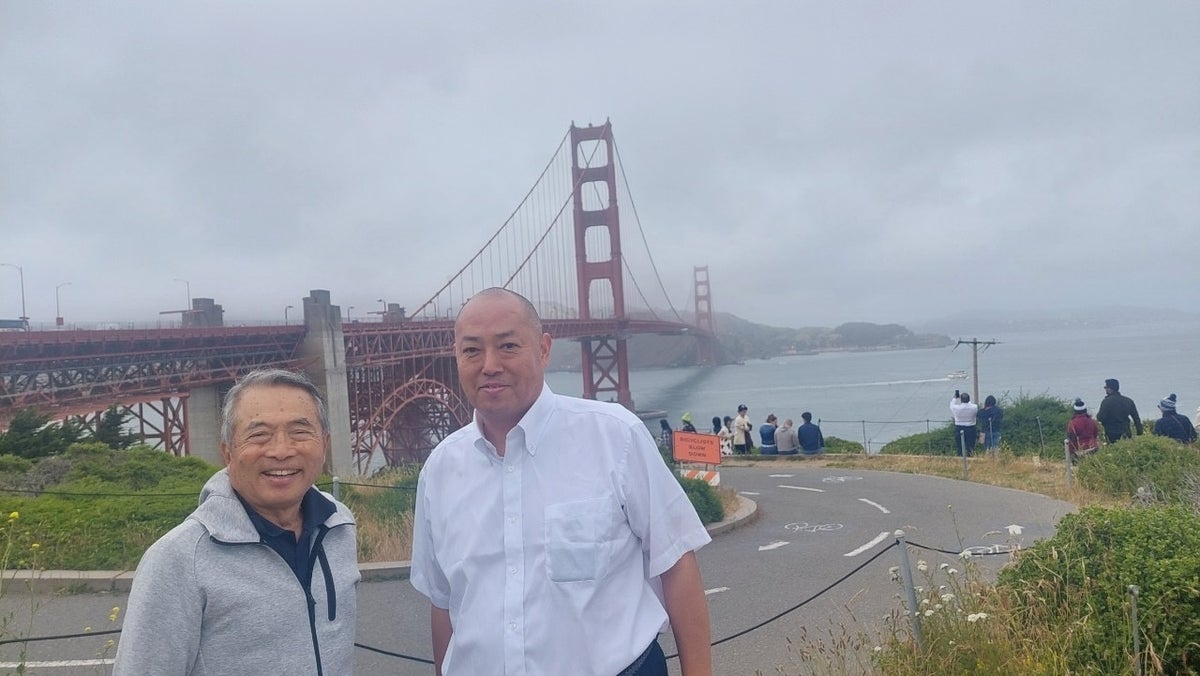 2024年5月 アメリカサンフランシスコ シリコンバレーに15年来の師匠、KDDI共同創業者 千本倖生氏とシリコンバレー大企業視察ミーティングに同行 師匠 千本倖生氏と、アメリカ、スイス、カンボジア、台湾などの企業ミーティングや多くの技術やAIなどの進化する課題の勉強会に参加 現在も千本倖生氏と川畑氏はプライベートでも日本と世界を飛び回っています。