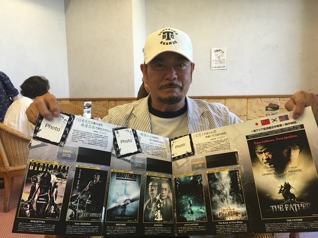 GODの父親 岡村恭行の遺作「新宿青梅街道」が米国のラジオ局「R1 Radio USA」にて開局以来初の快挙。日本語による演歌としてパワープレイに選出。