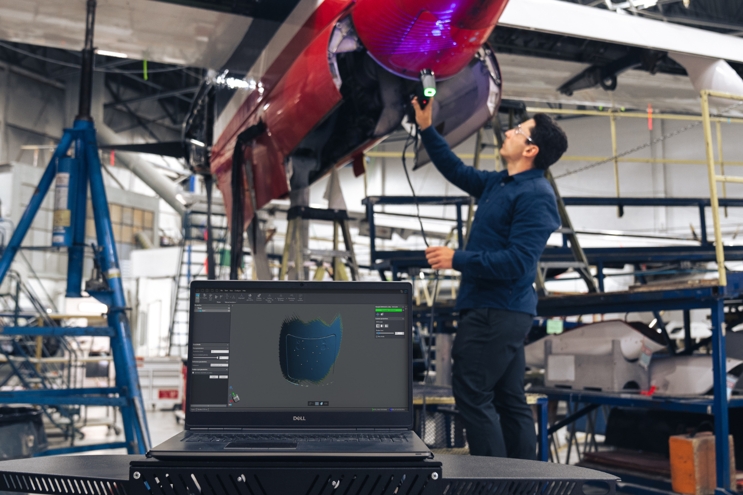 ポータブルな3Dスキャナーと非破壊検査ソフトウェアによる航空機体の下部の開口部の損傷評価作業