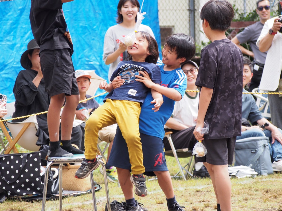 1から子どもたちが企画したスポーツフェスティバル。異年齢クラスで過ごす毎日で、自然と高学年と低学年が助け合い・学び合う学校