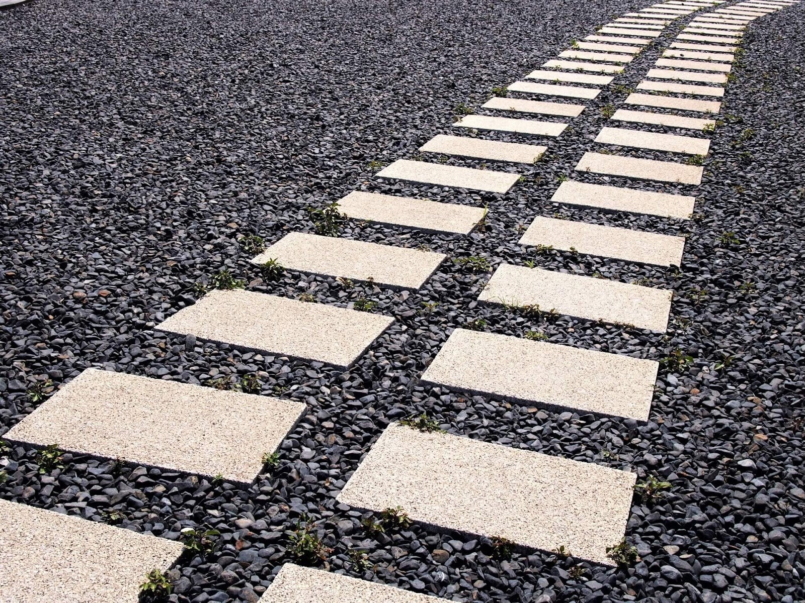 砂利舗装材活用の施工例１