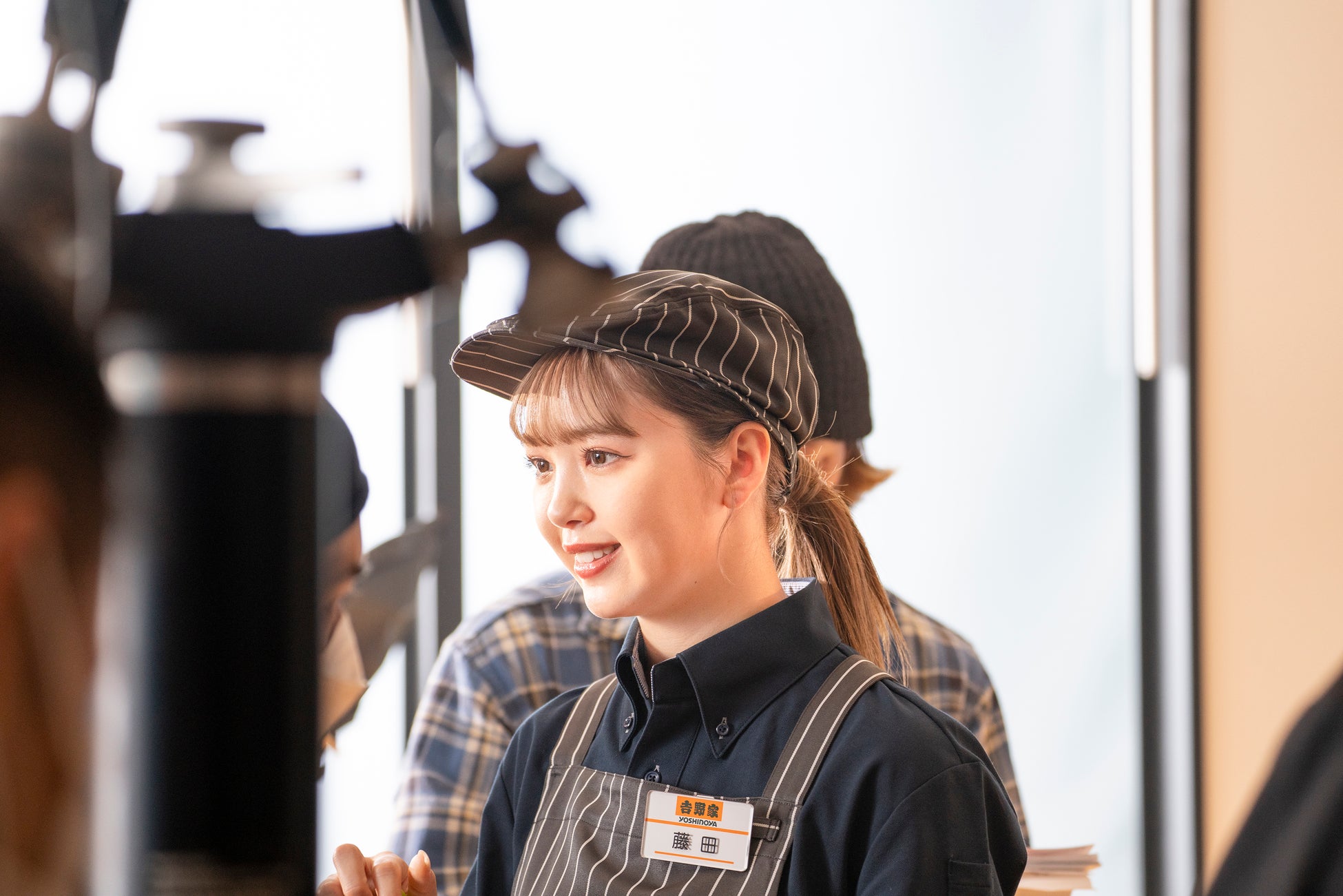 藤田ニコルさんが吉野家のアルバイトに 藤田さんが初のユニフォーム姿で吉野家tv Cmに出演 吉野家ホールディングスのプレスリリース 藤田ニコルさんが吉野家のアルバイトに 藤田さんが初のユニフォーム姿で吉野家tv Cmに出演 吉野家ホールディングスのプレスリリース