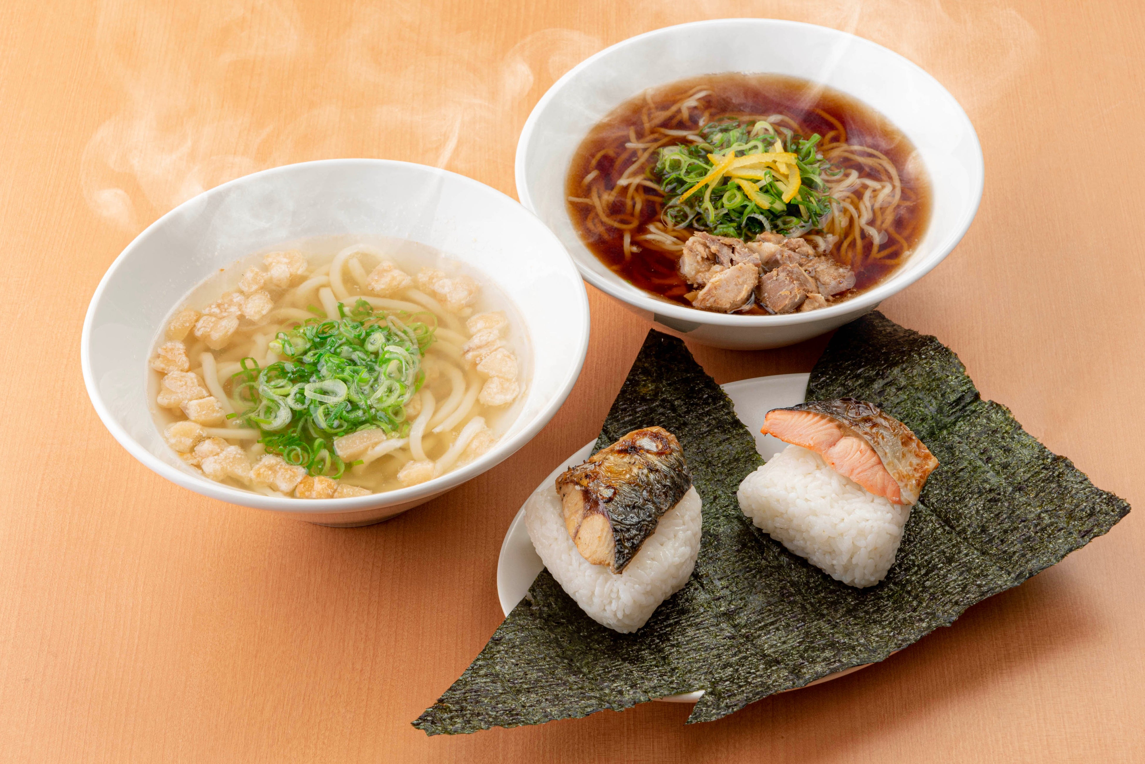 あごだしカスうどんセット、煮干しラーメンセット　500円（税込550円）