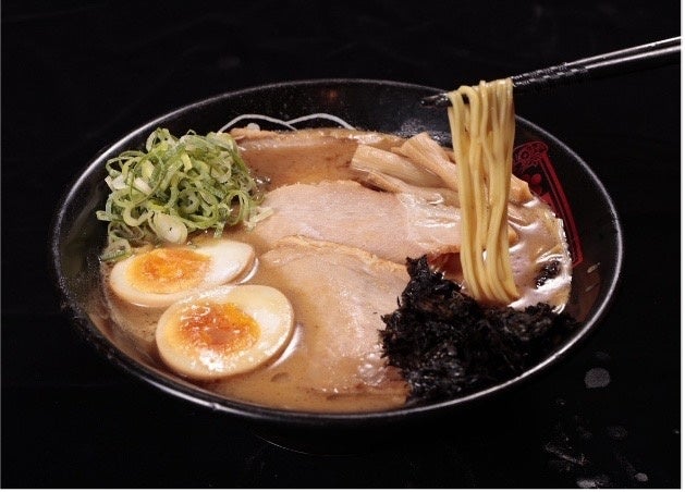 金沢発の人気豚骨ラーメン店「神仙」が富山駅前に出店、地域限定メニューも投入