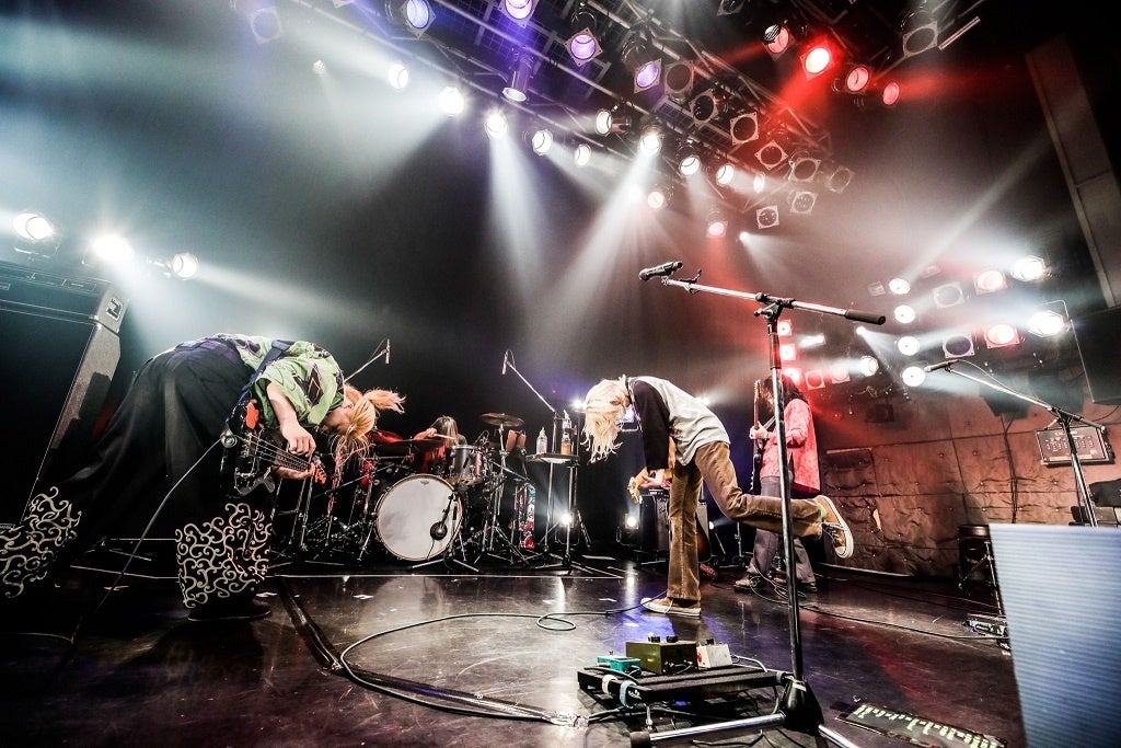 ファスネ 渋谷に響いたのは真新しいロッククラシック 日本コロムビア株式会社のプレスリリース ファスネ 渋谷に響いたのは真新しいロッククラシック 日本コロムビア株式会社のプレスリリース