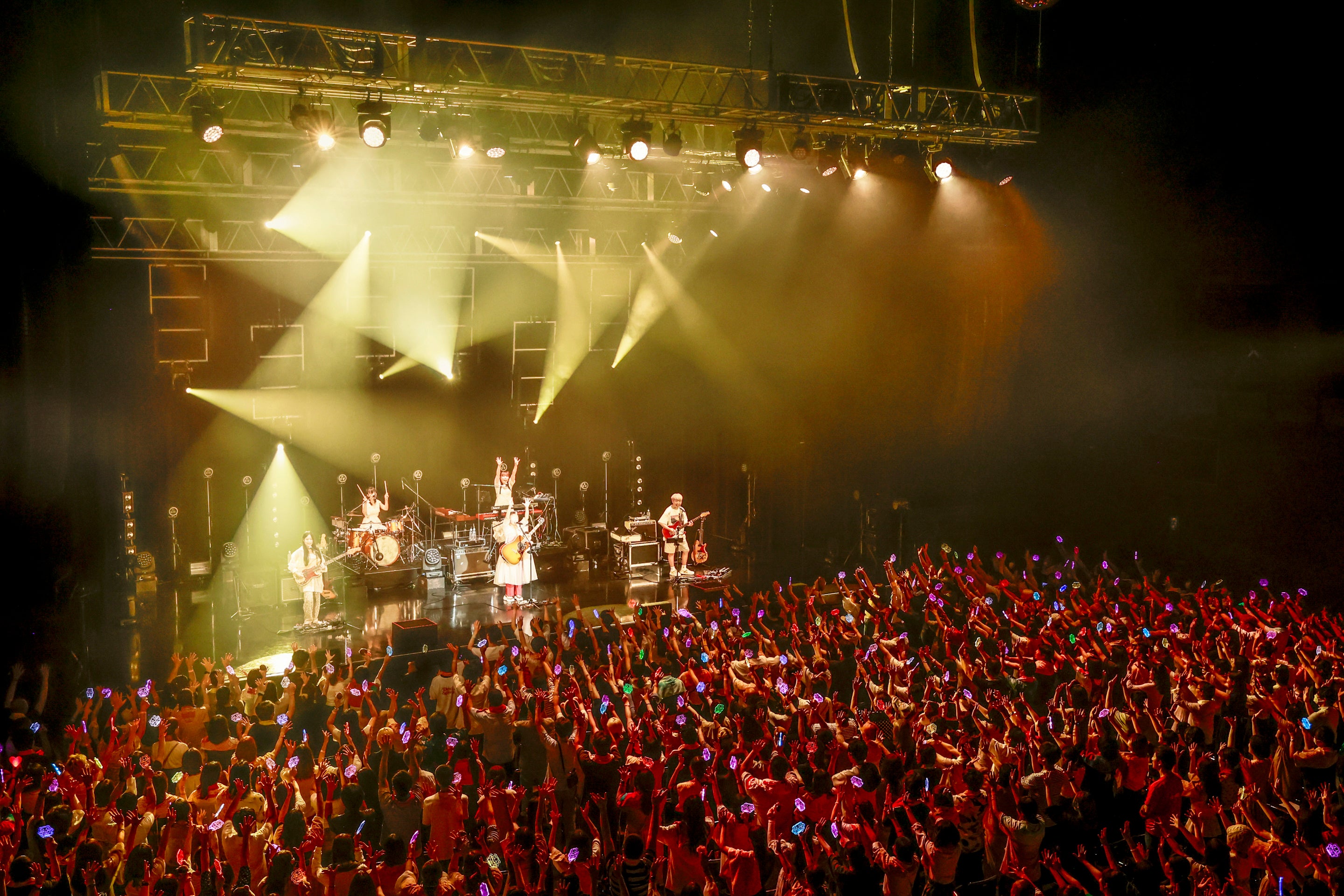 コレサワ《らぶ、出張ツアー》ライブレポート | 日本コロムビア株式