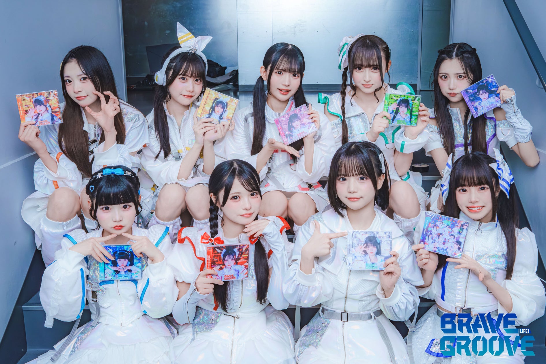iLiFE! リリース記念イベント開催!大雨のなか歌舞伎町にファンが集結し、熱気あふれるステージを披露!